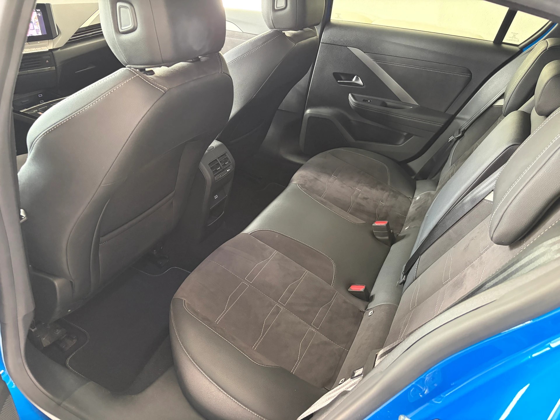 OPEL Astra 1.6 PHEV Turbo Swiss Plus A/ Sitzheizung/ Lenkradheizung/ 360 * Kamera/ Ceyless / Alcantara/ Distanzregler/ Carplay/-image-6