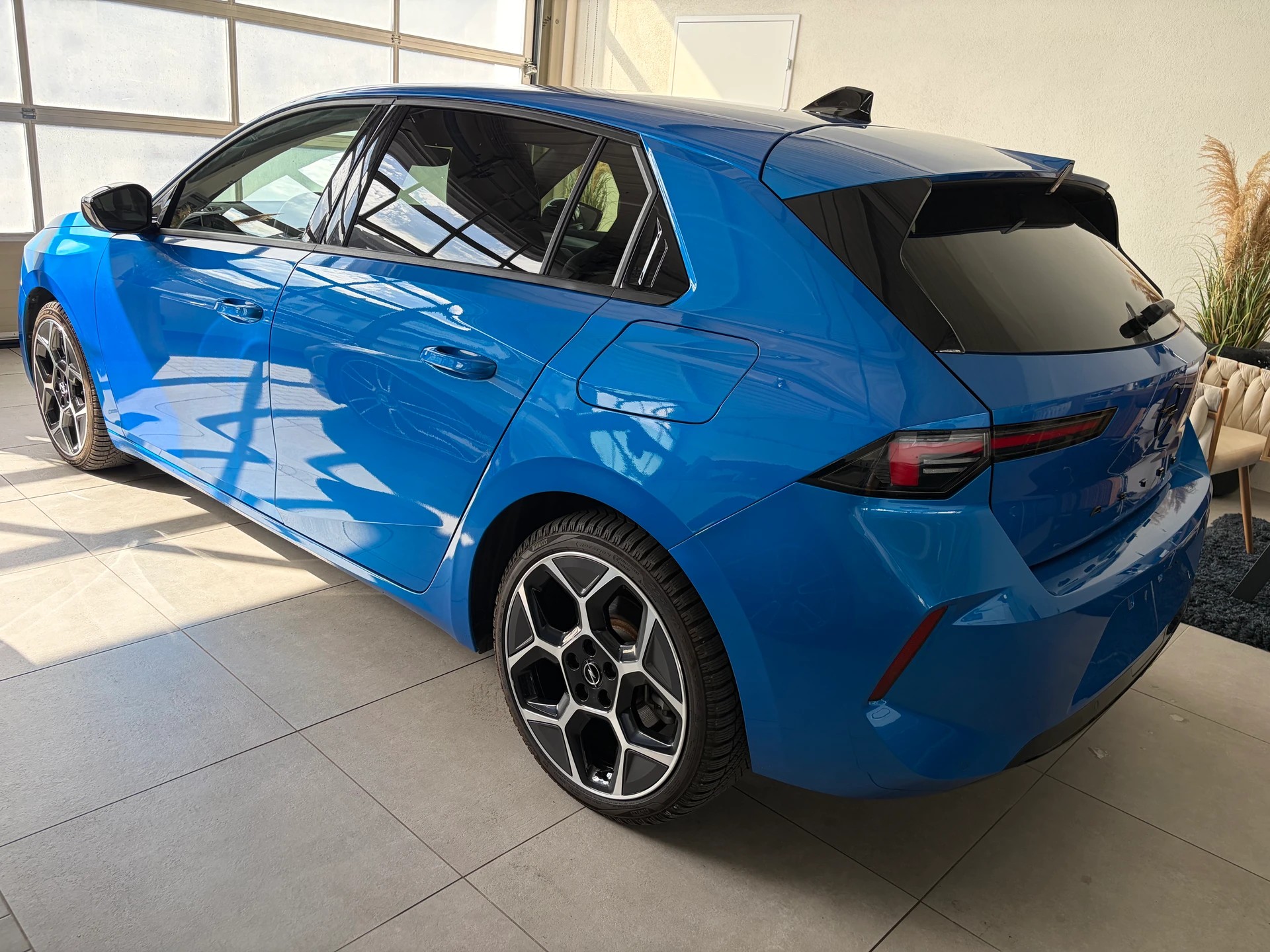 OPEL Astra 1.6 PHEV Turbo Swiss Plus A/ Sitzheizung/ Lenkradheizung/ 360 * Kamera/ Ceyless / Alcantara/ Distanzregler/ Carplay/-image-4