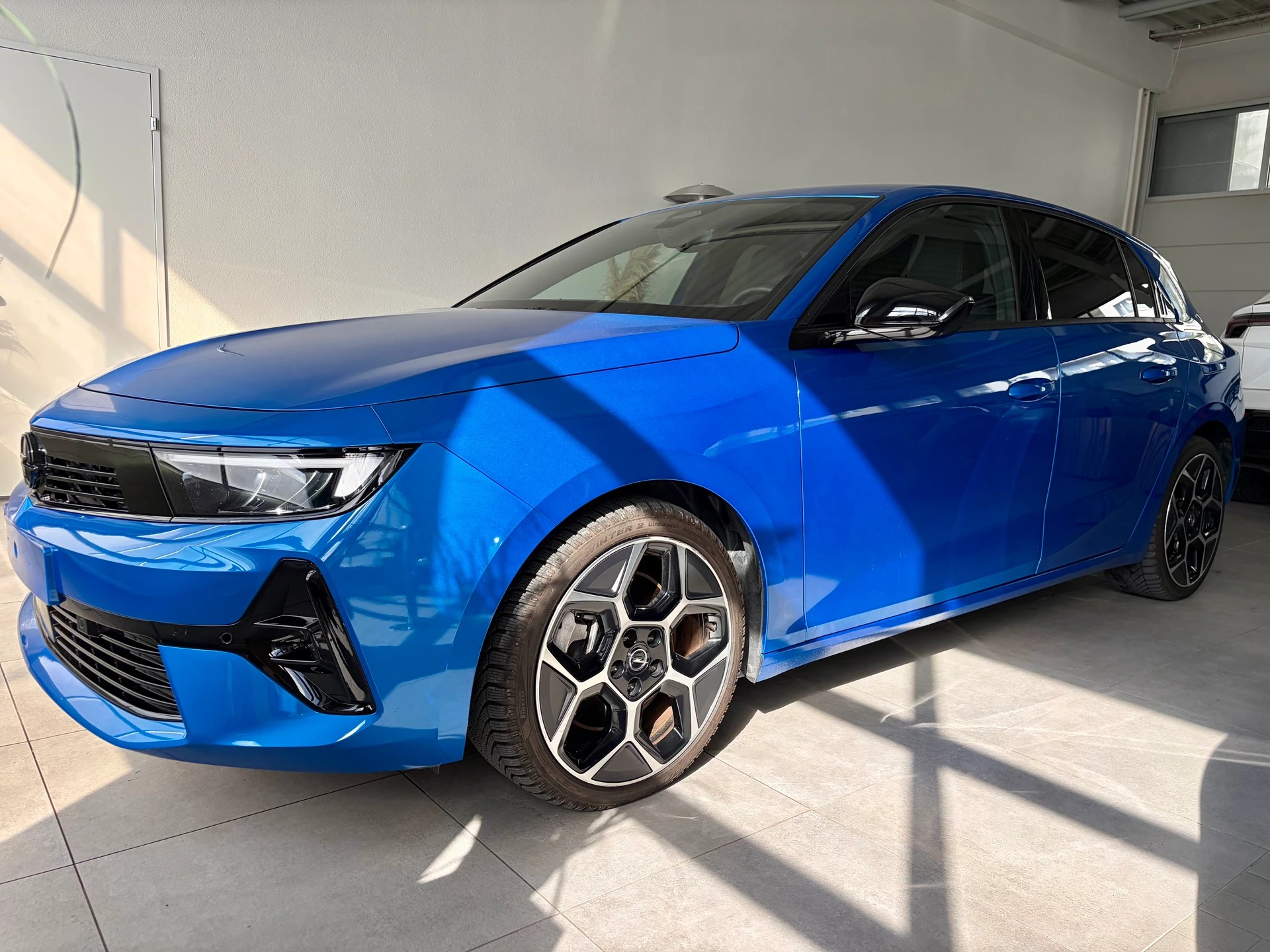 OPEL Astra 1.6 PHEV Turbo Swiss Plus A/ Sitzheizung/ Lenkradheizung/ 360 * Kamera/ Ceyless / Alcantara/ Distanzregler/ Carplay/-image-3