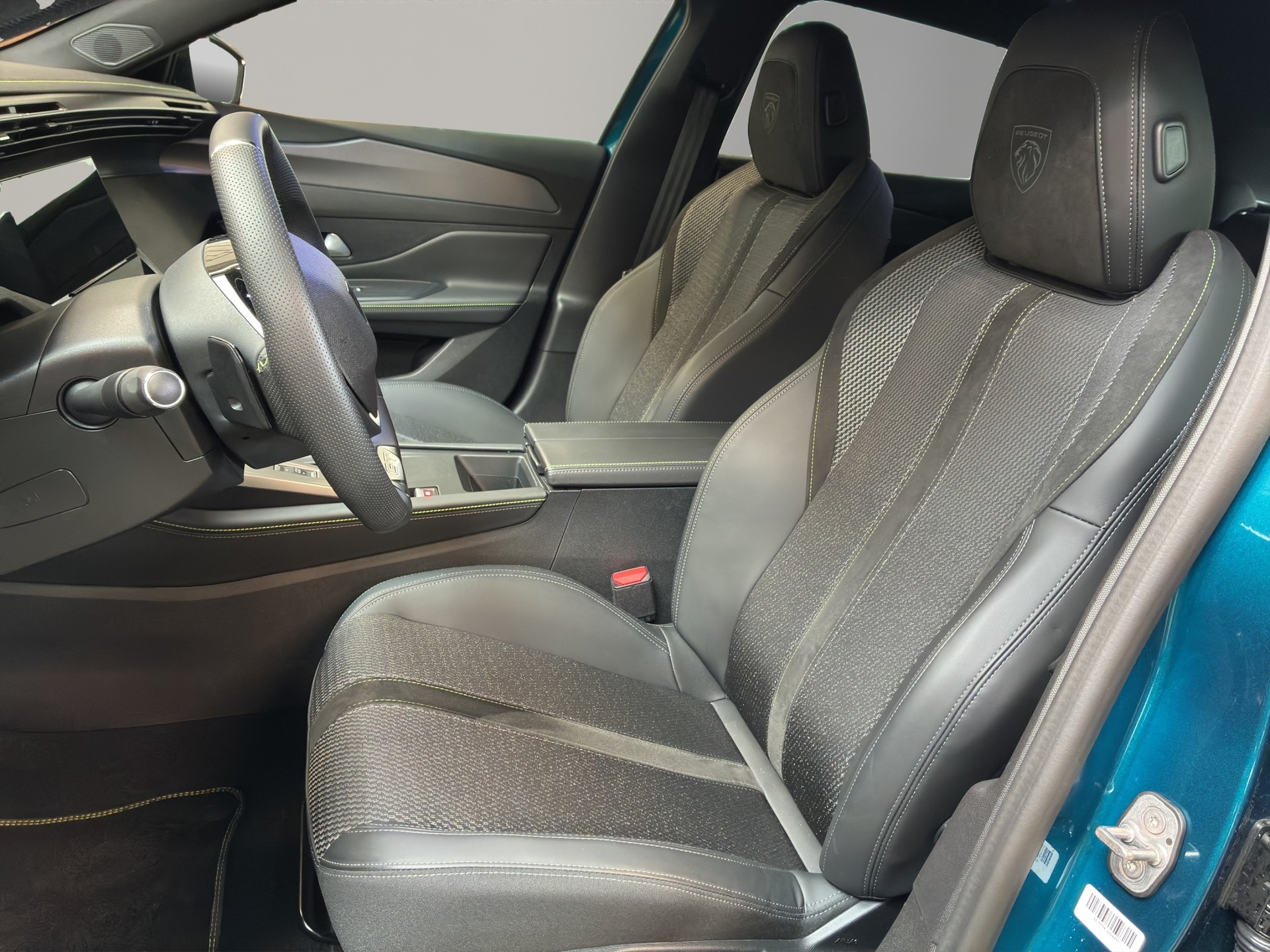 PEUGEOT 308 1.2 HEV 136 GT-image-8