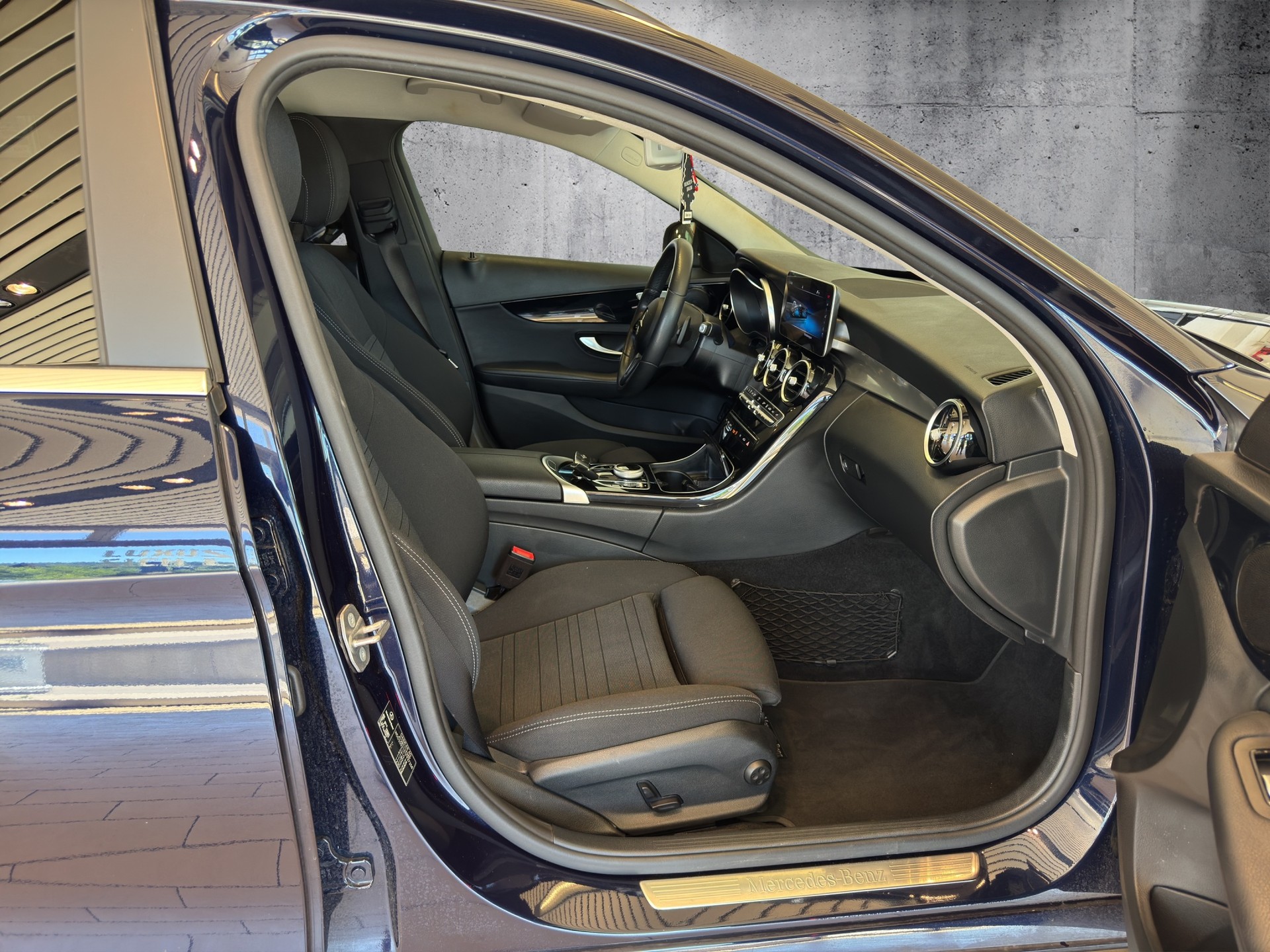 MERCEDES-BENZ C 220 d Swiss Star 4M 9G-Tronic-image-9