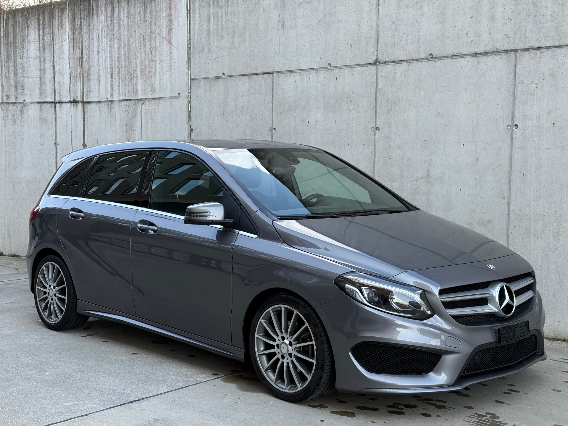 MERCEDES-BENZ B 200 AMG Line 7G-DCT-image-6