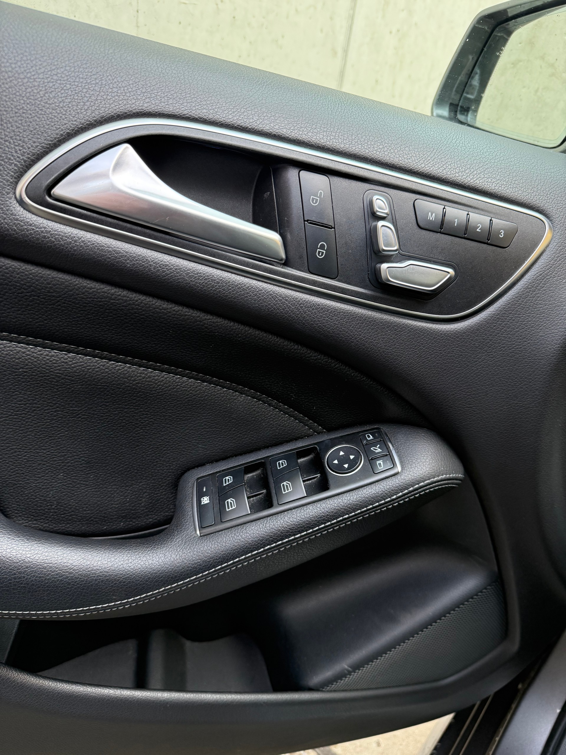 MERCEDES-BENZ B 200 AMG Line 7G-DCT-image-11