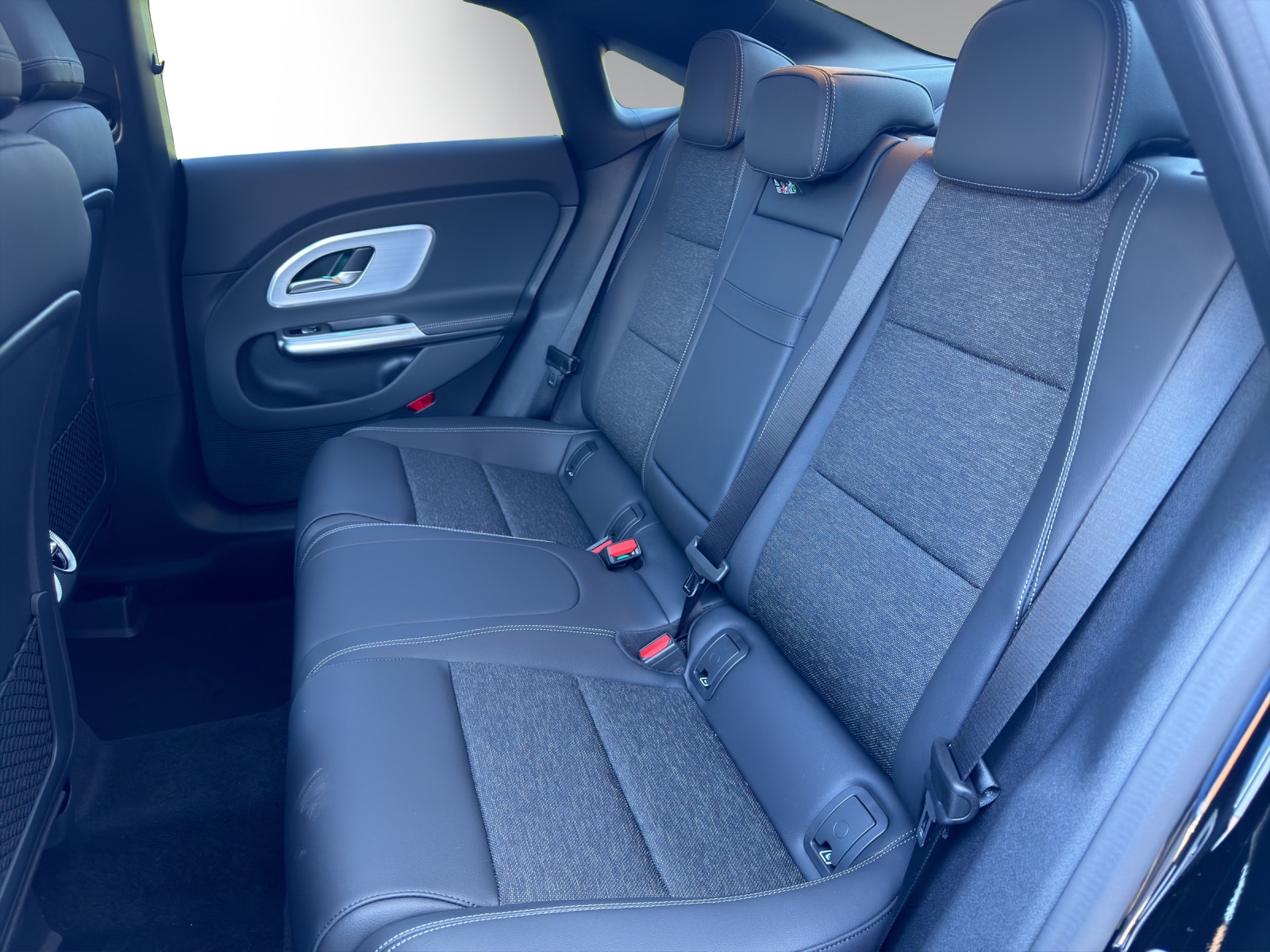 MERCEDES-BENZ CLA 180 8G-DCT-image-8