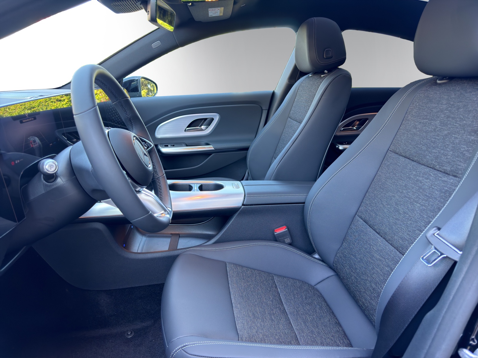 MERCEDES-BENZ CLA 180 8G-DCT-image-4