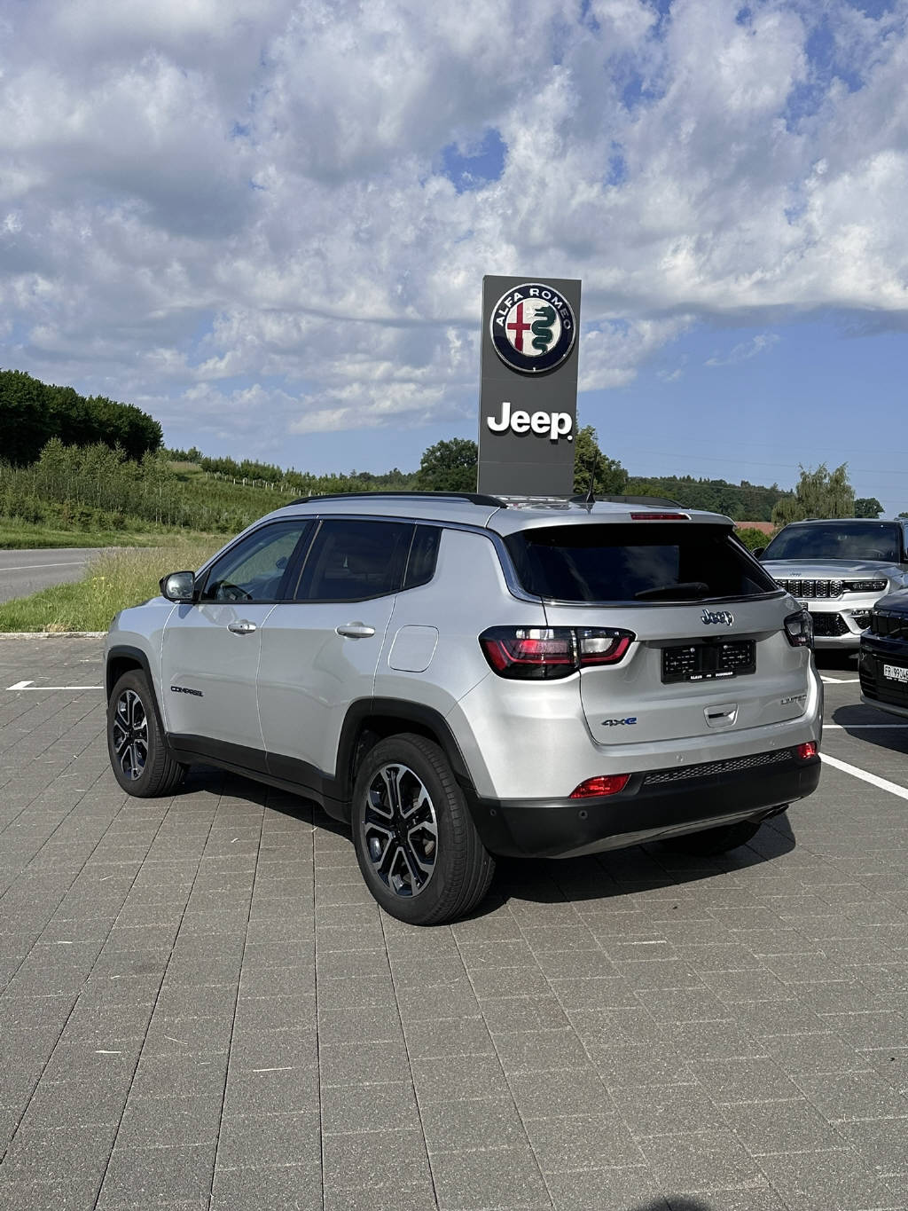 JEEP Compass 1.3 Limited 4xe-showroom-element-1