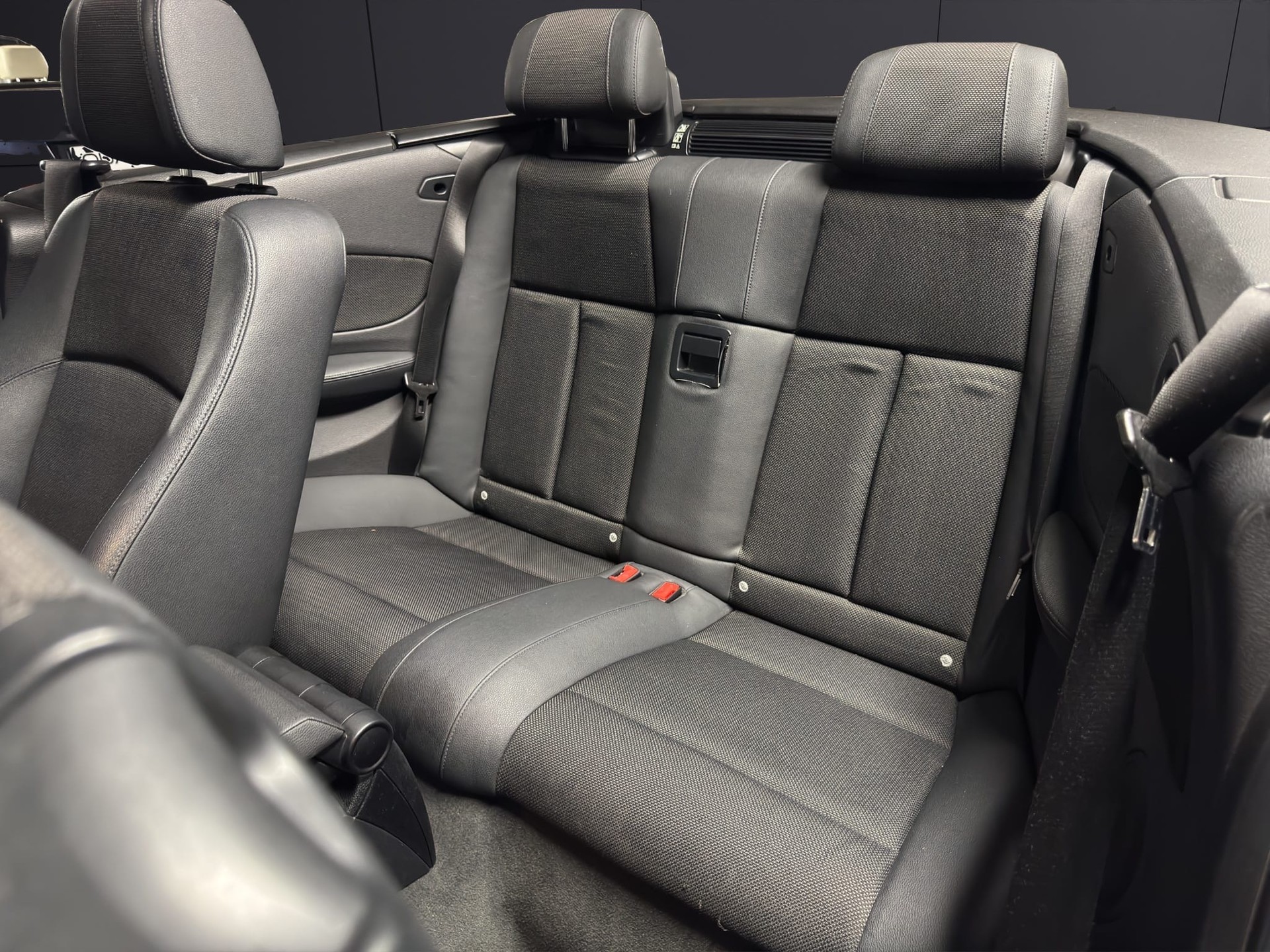 BMW 118i Cabrio-image-14