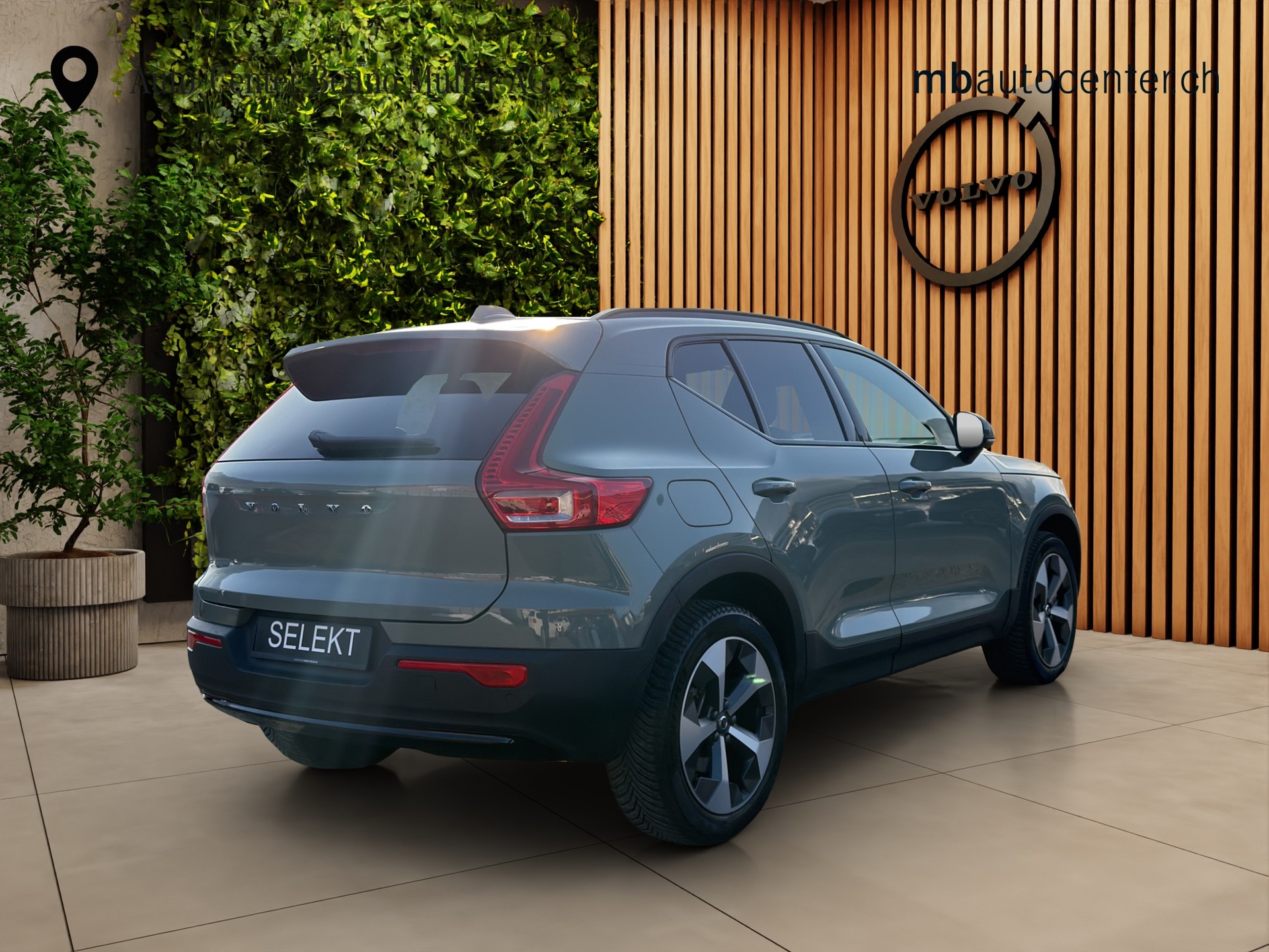 VOLVO XC40 2.0 B4 MH Plus Dark-image-4
