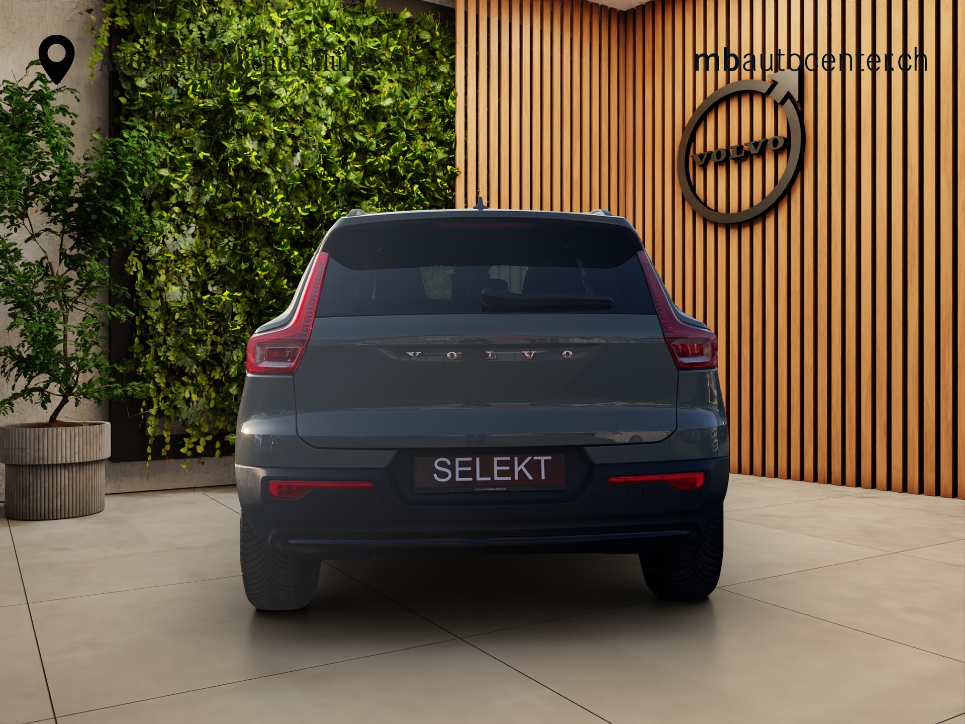 VOLVO XC40 2.0 B4 MH Plus Dark-showroom-element-3