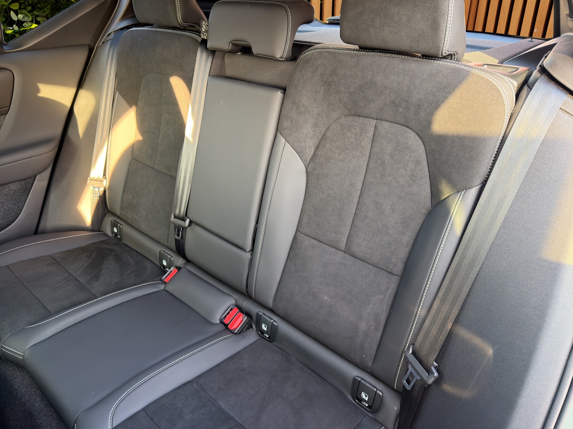 VOLVO XC40 2.0 B4 MH Plus Dark-image-15