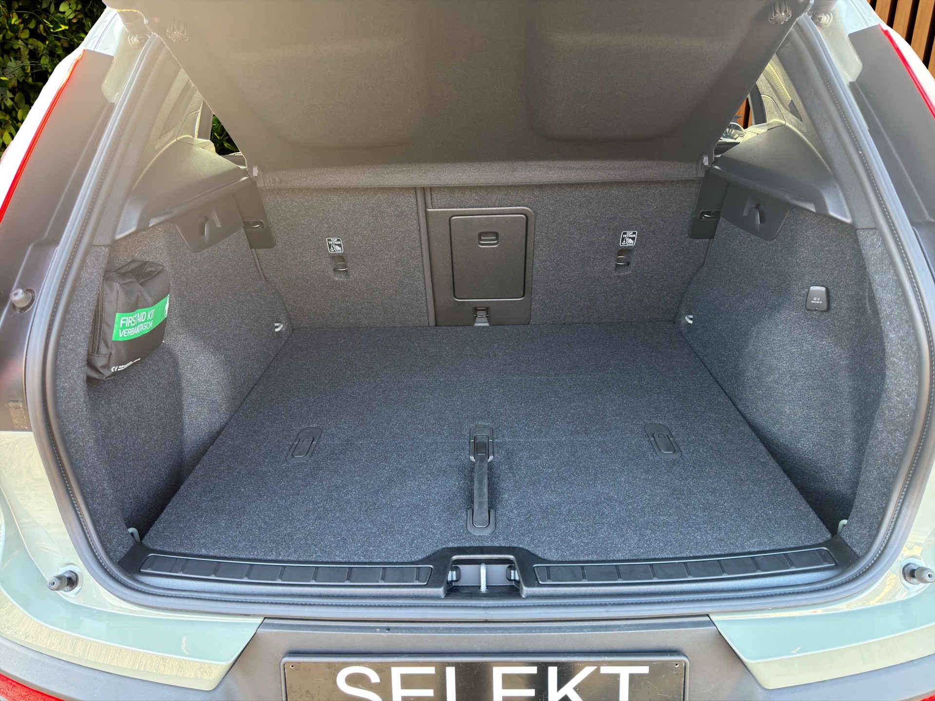 VOLVO XC40 2.0 B4 MH Plus Dark-image-17