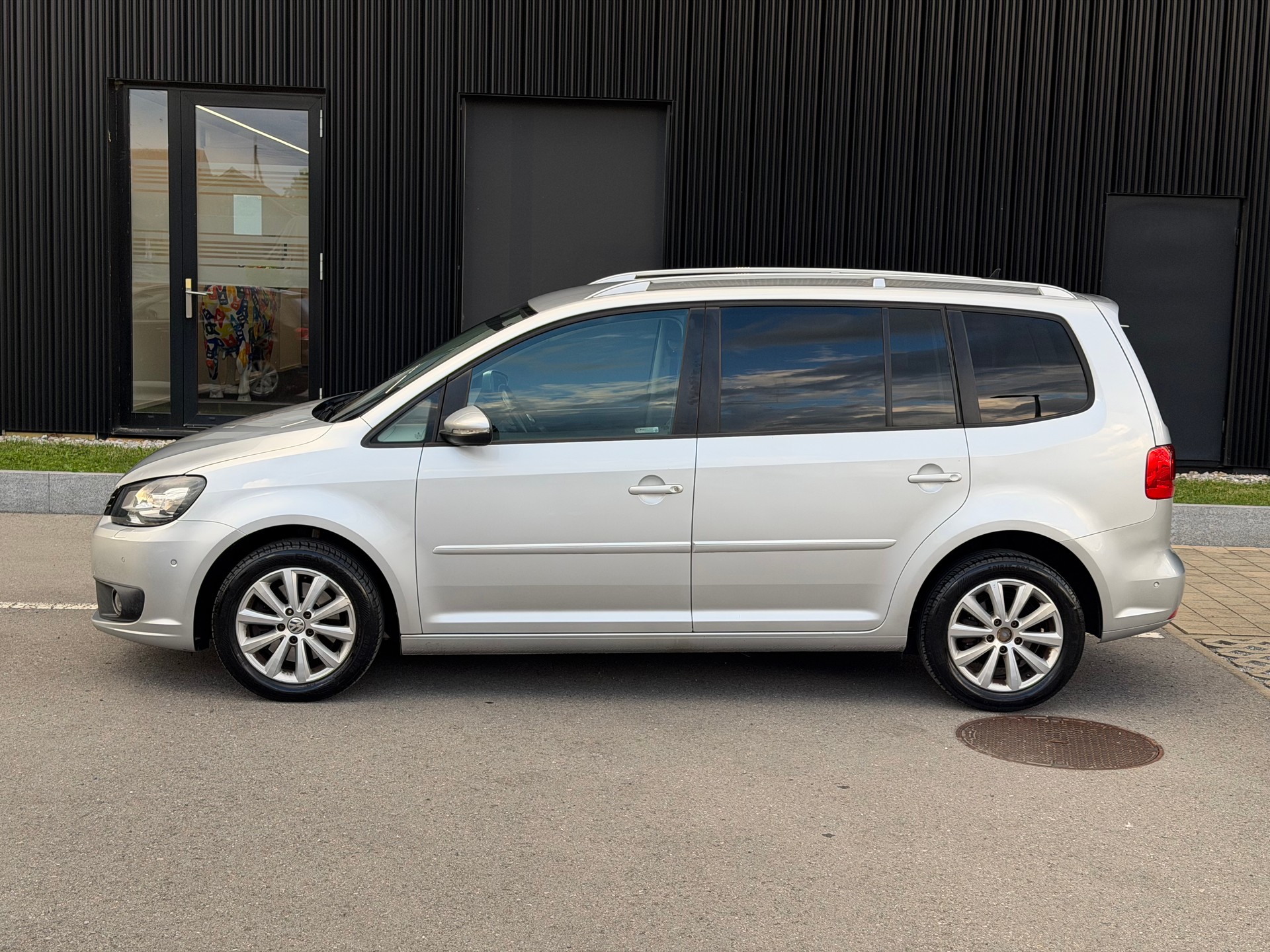 VW Touran 2.0 TDI Highline DSG-image-3