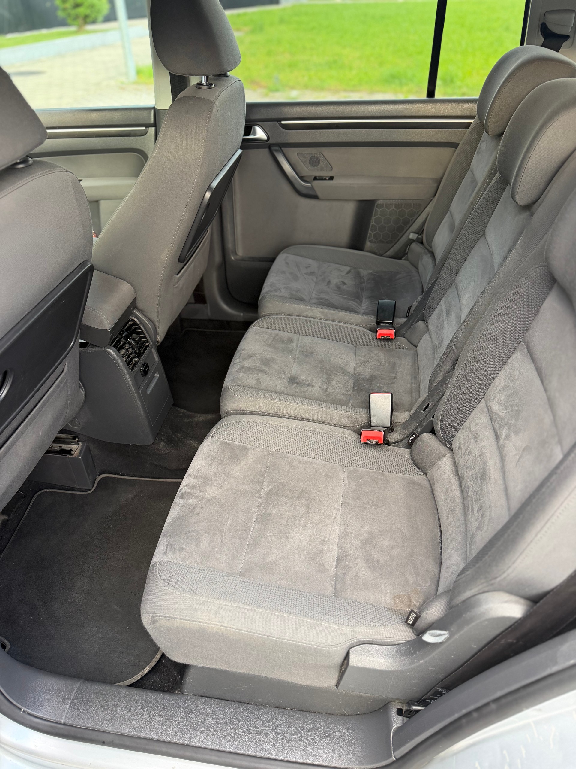 VW Touran 2.0 TDI Highline DSG-image-9