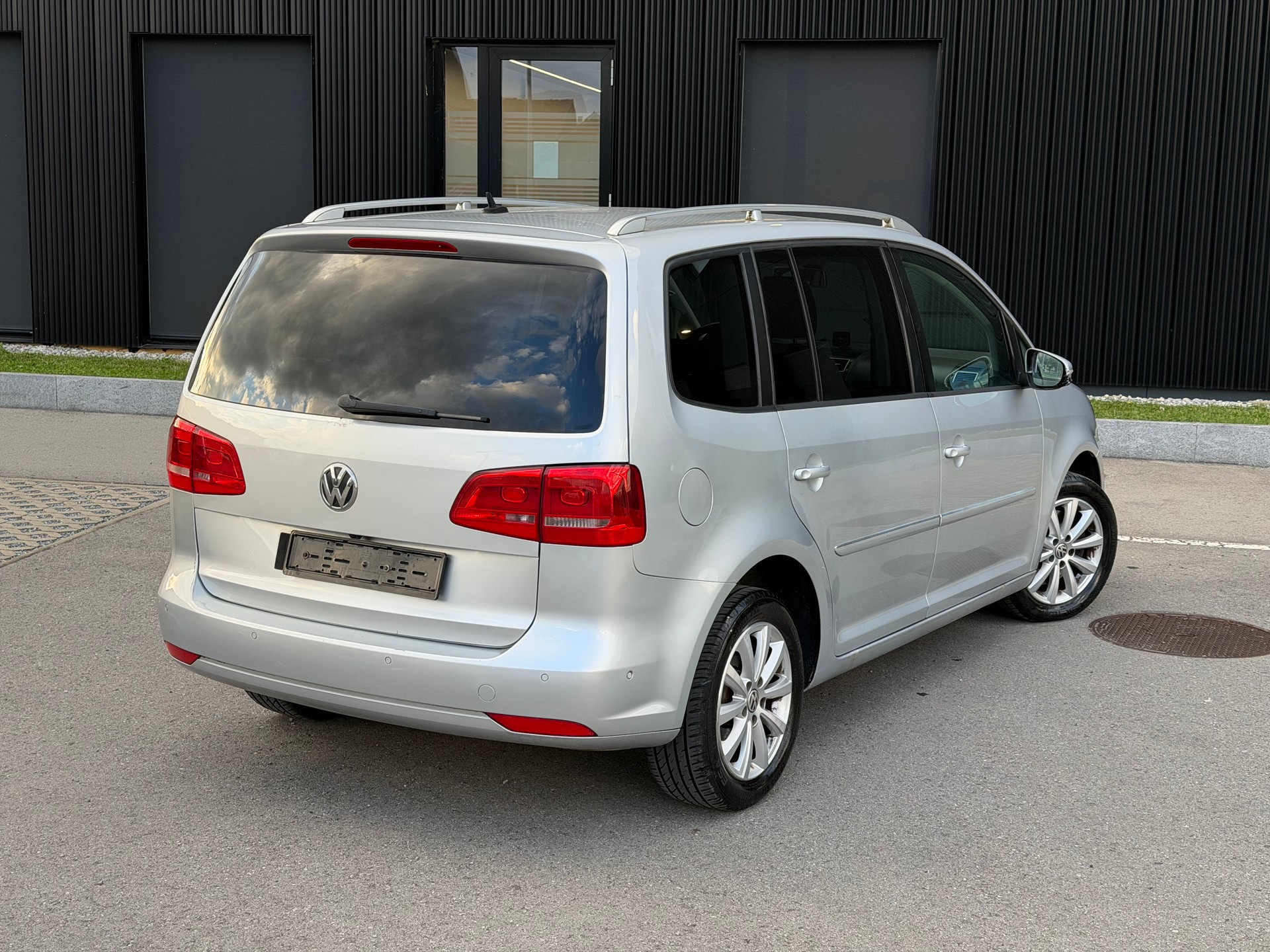 VW Touran 2.0 TDI Highline DSG-image-5