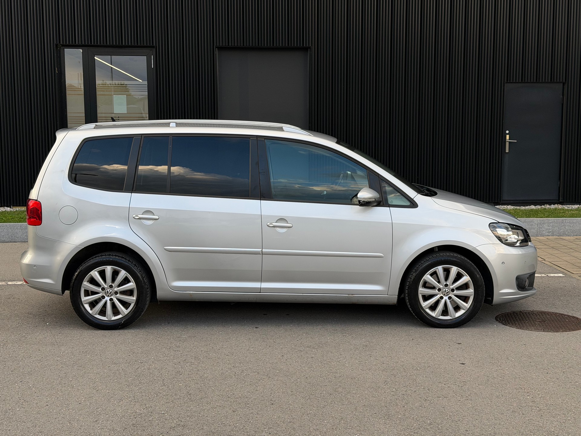 VW Touran 2.0 TDI Highline DSG-image-4