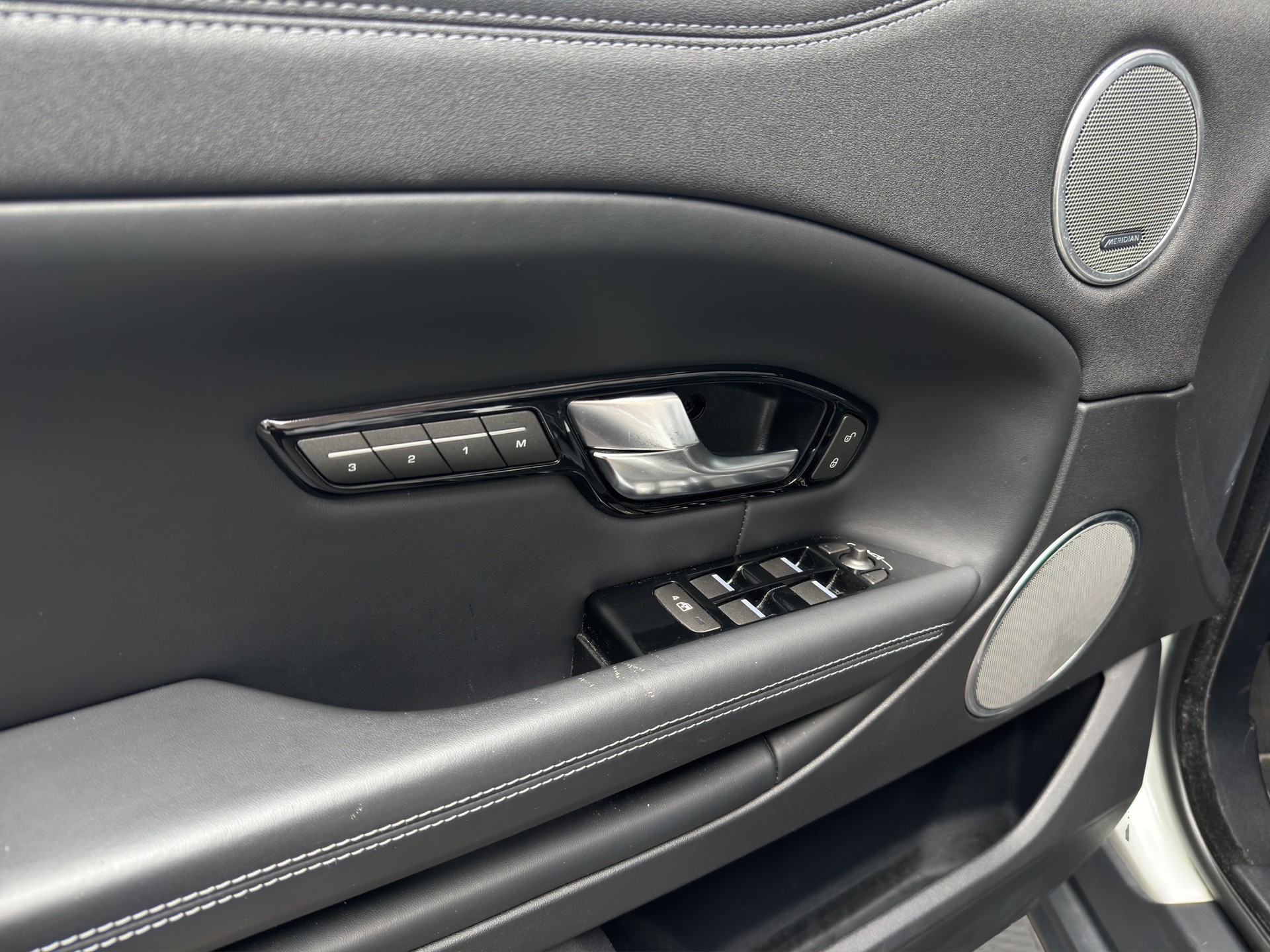 LAND ROVER Range Rover Evoque Convertible 2.0 Si4 HSE Dynamic-image-12