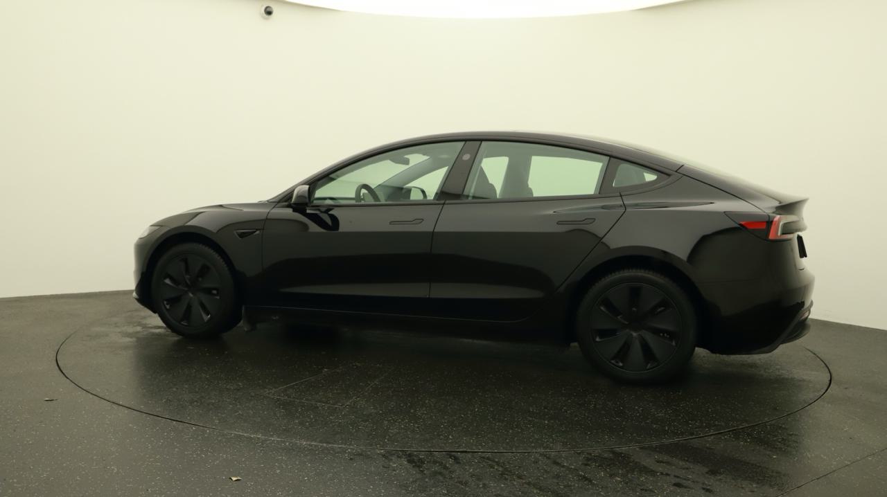 TESLA Model 3 Long Range Dual Motor AWD-showroom-element-2