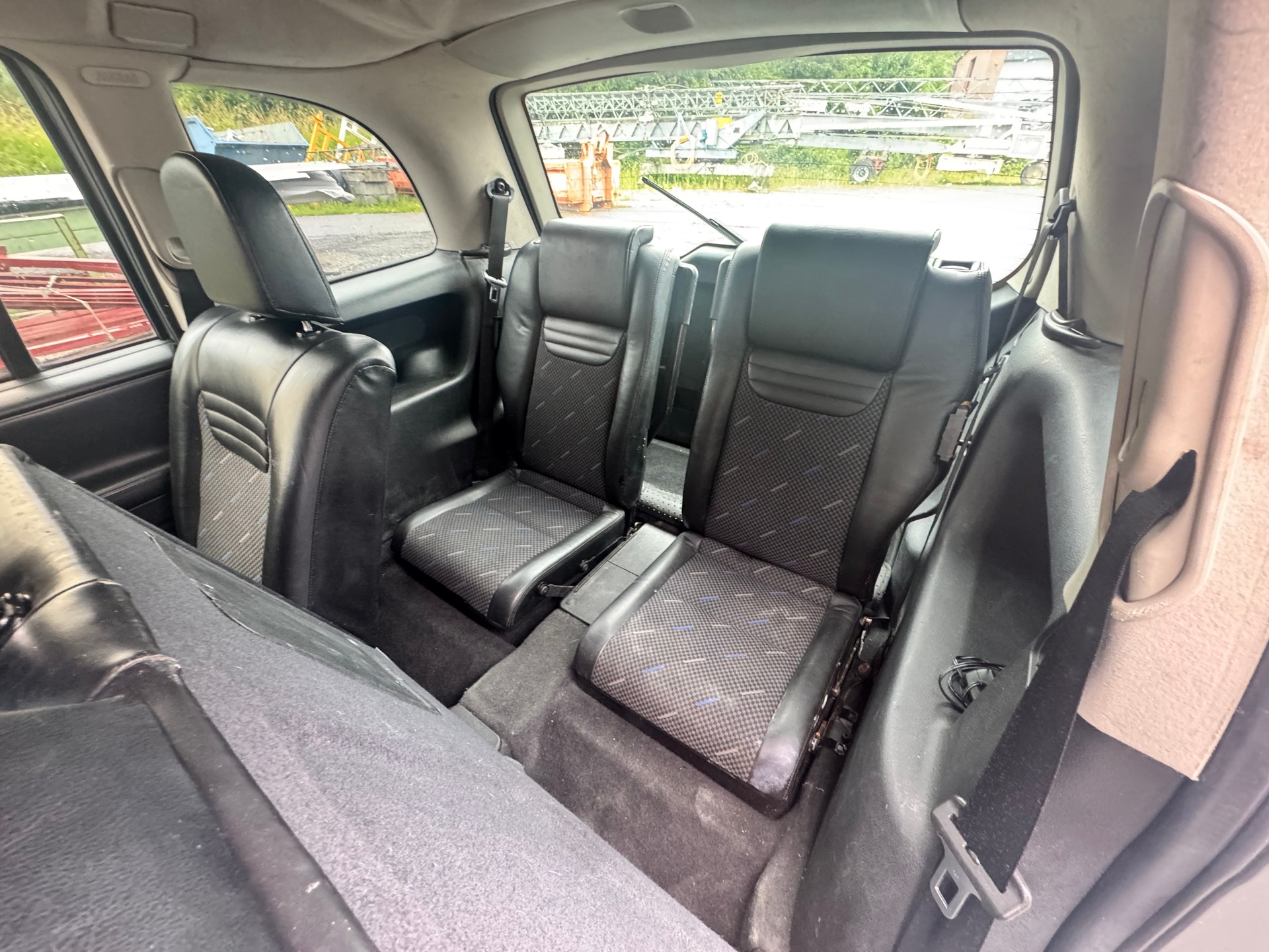 OPEL Zafira 2.0i Turbo OPC-image-13