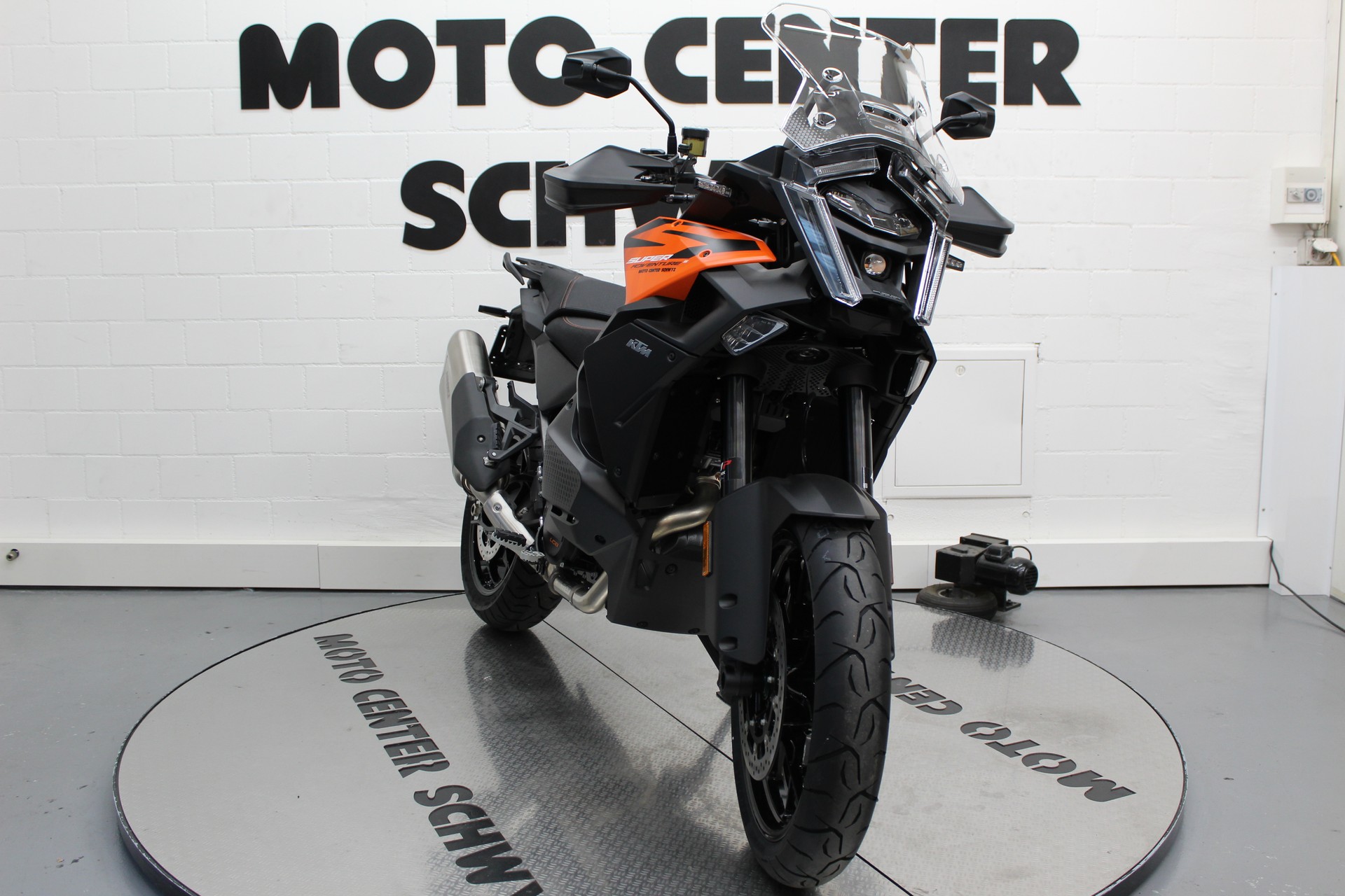 KTM 1390 Super Adventure S-image-2