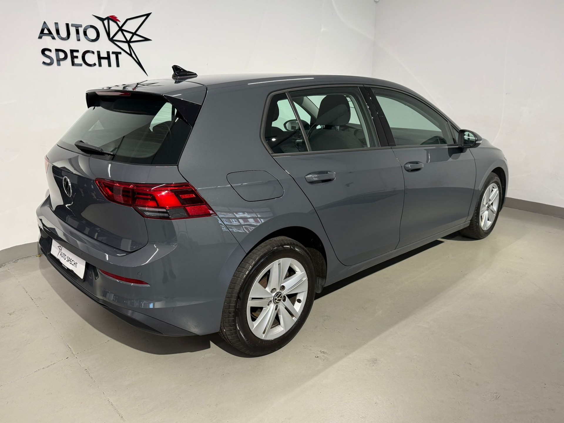 VW Golf 2.0 TDI Life DSG-showroom-element-3