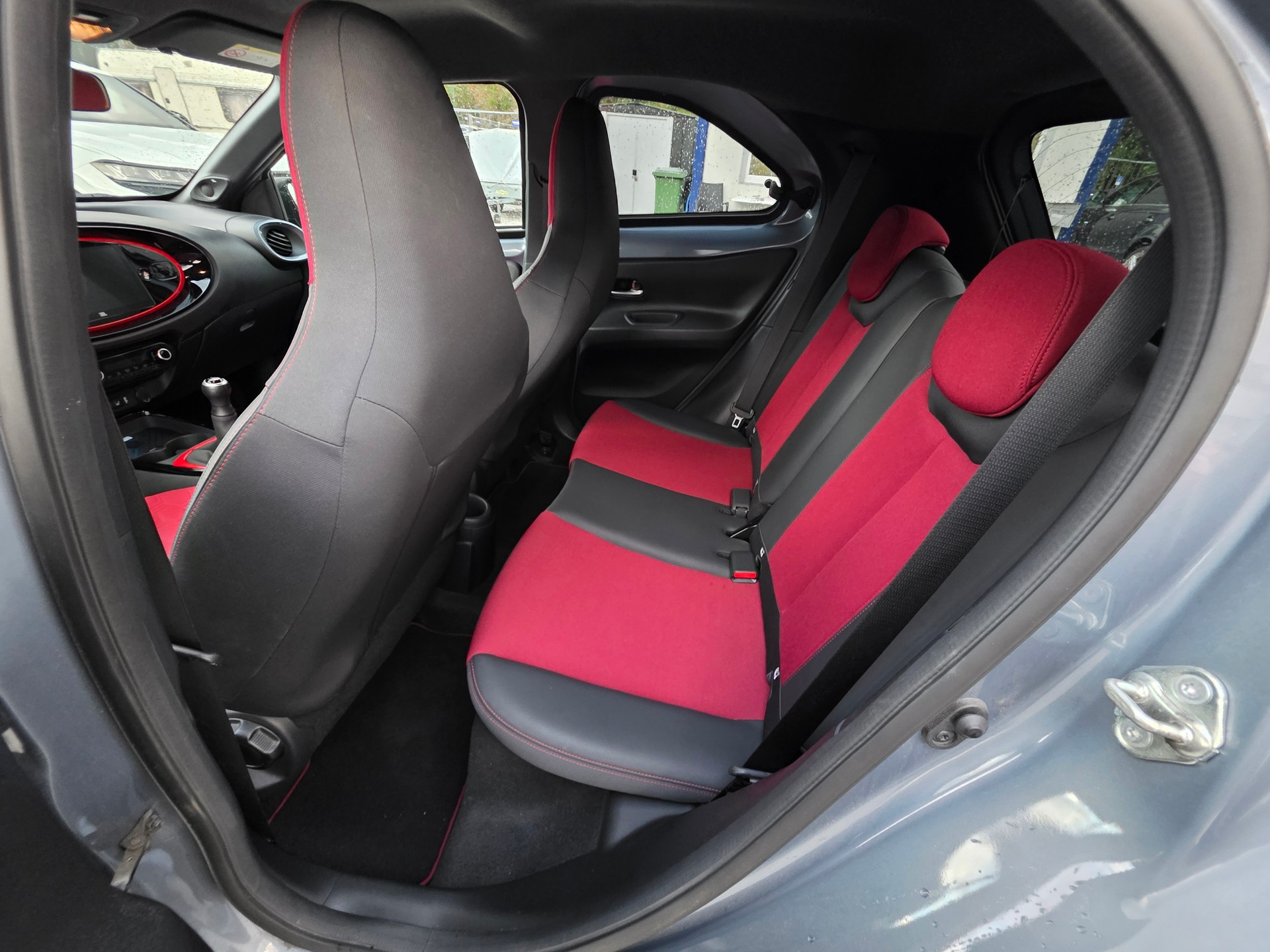 TOYOTA Aygo X 1.0 VVT-i Undercover-image-9
