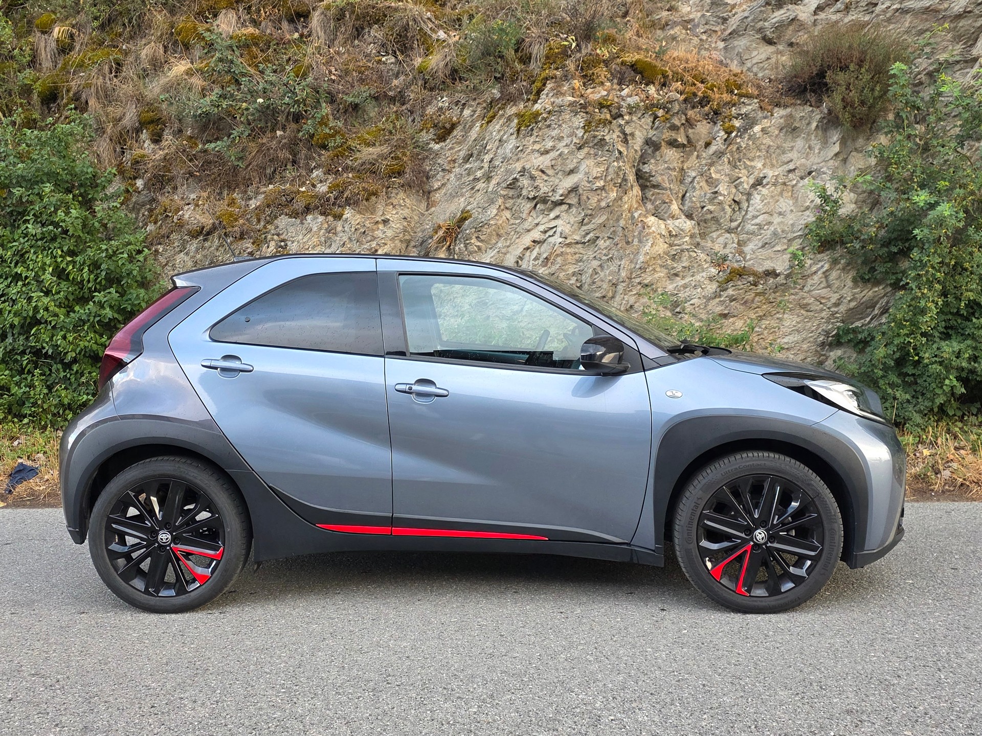 TOYOTA Aygo X 1.0 VVT-i Undercover-image-4