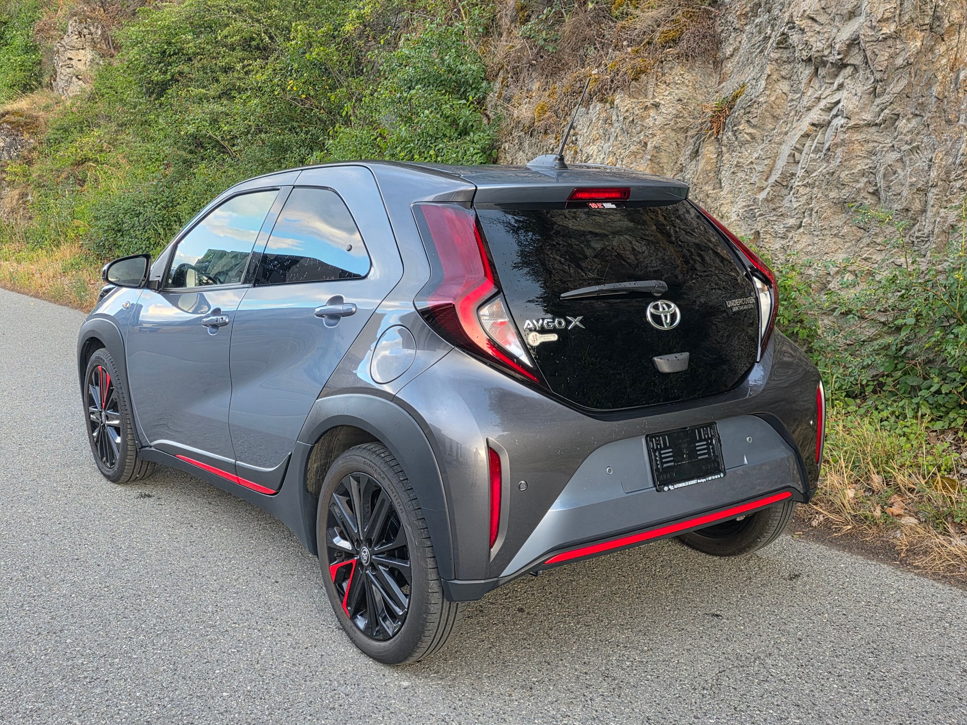TOYOTA Aygo X 1.0 VVT-i Undercover-image-2