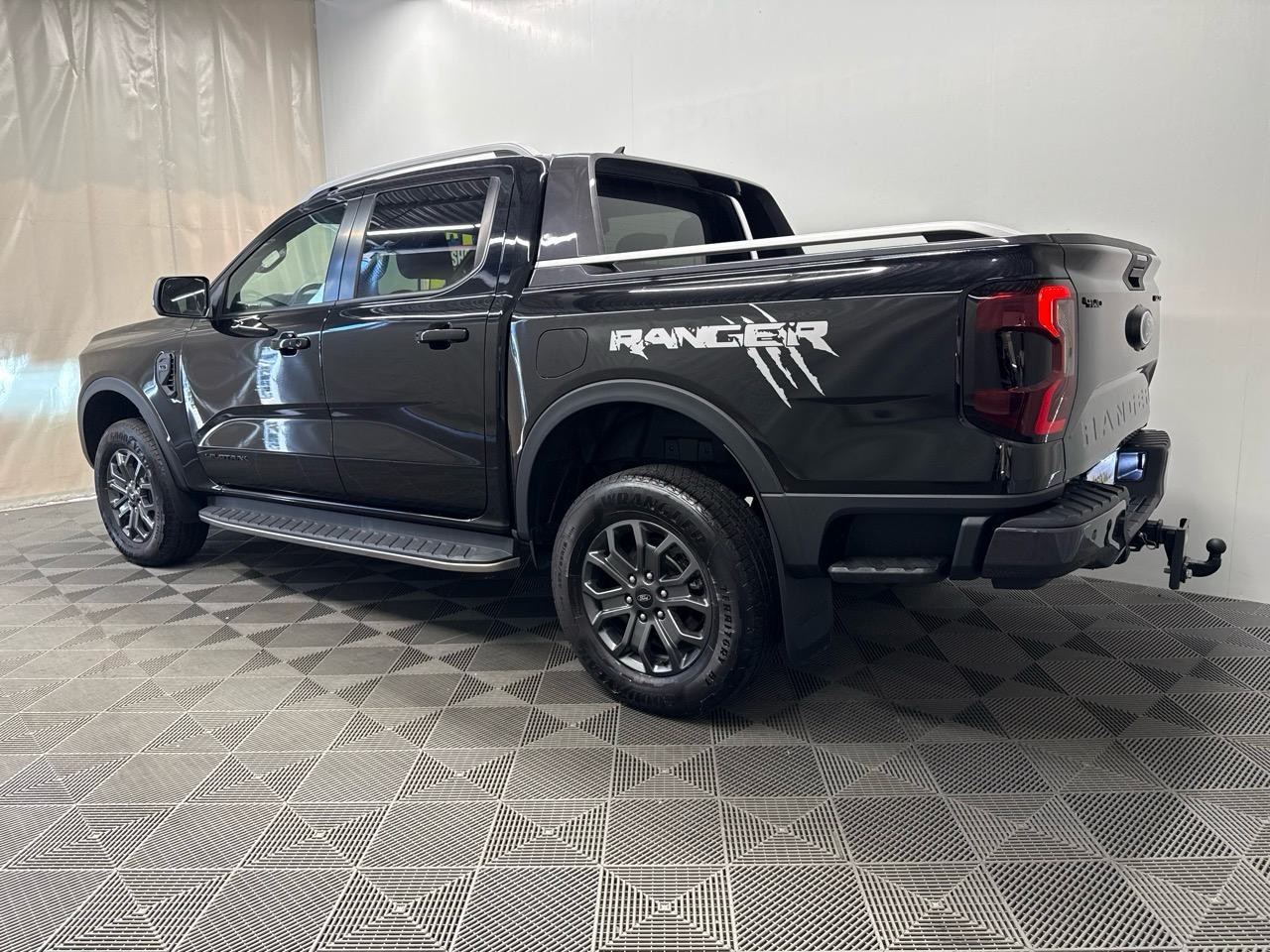 FORD Ranger Wildtrak 3.0 Eco Blue e-4WD Automat-showroom-element-1