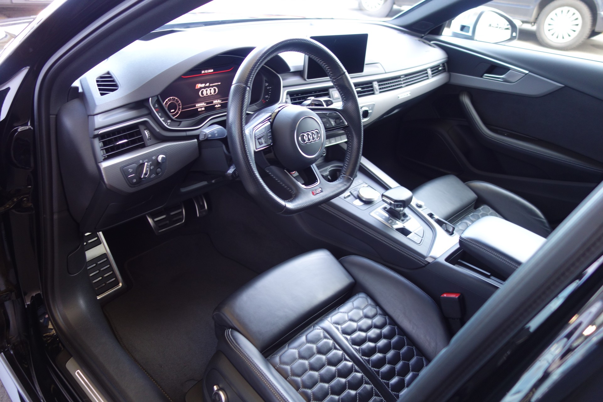AUDI RS4 Avant 2.9 TFSI quattro tiptronic-image-11