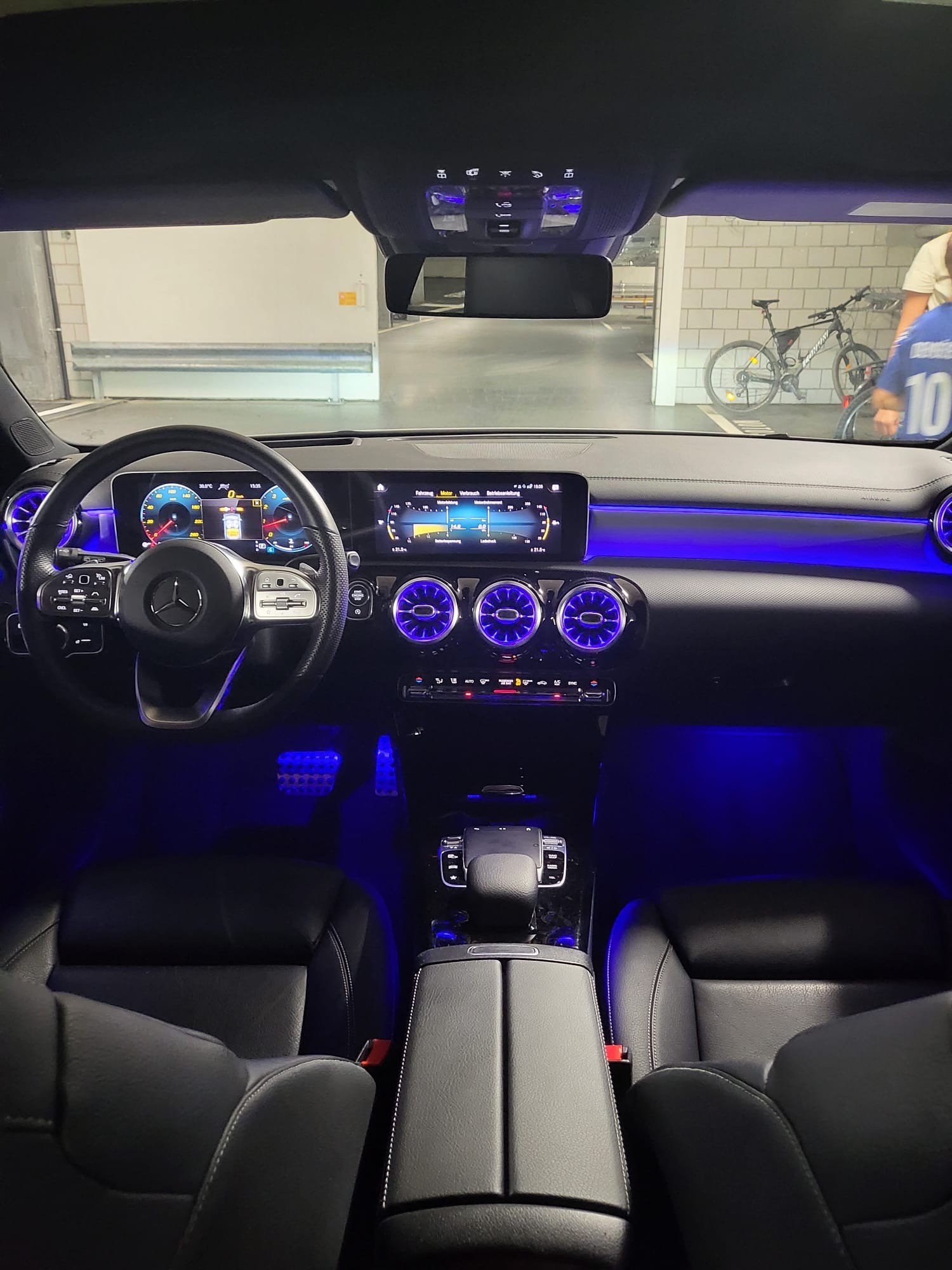 MERCEDES-BENZ A 250 4Matic AMG Line 4Matic 7G-DCT-image-2