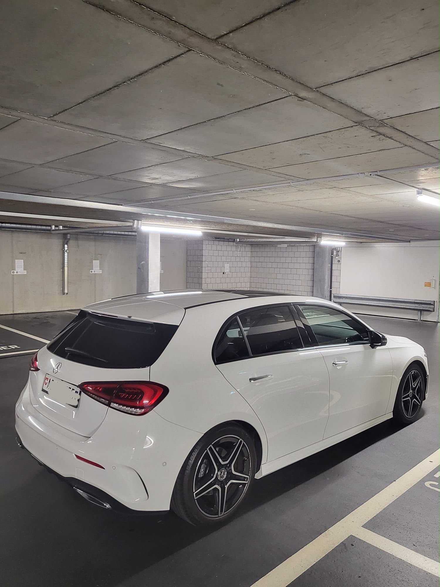 MERCEDES-BENZ A 250 4Matic AMG Line 4Matic 7G-DCT-image-4