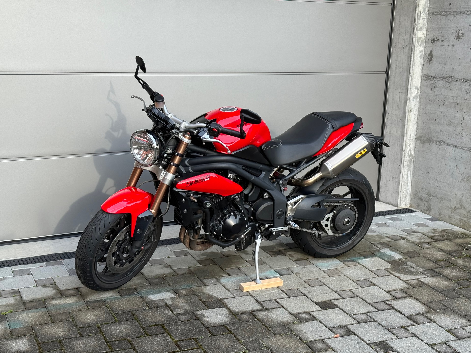 TRIUMPH Speed Triple 1050 ABS-image-1