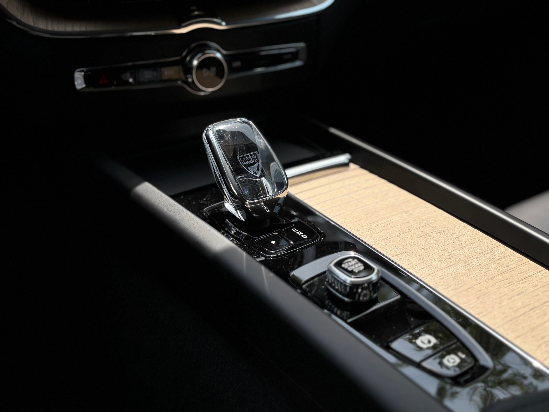 VOLVO XC60 2.0 B5 MH Plus Dark AWD-image-16