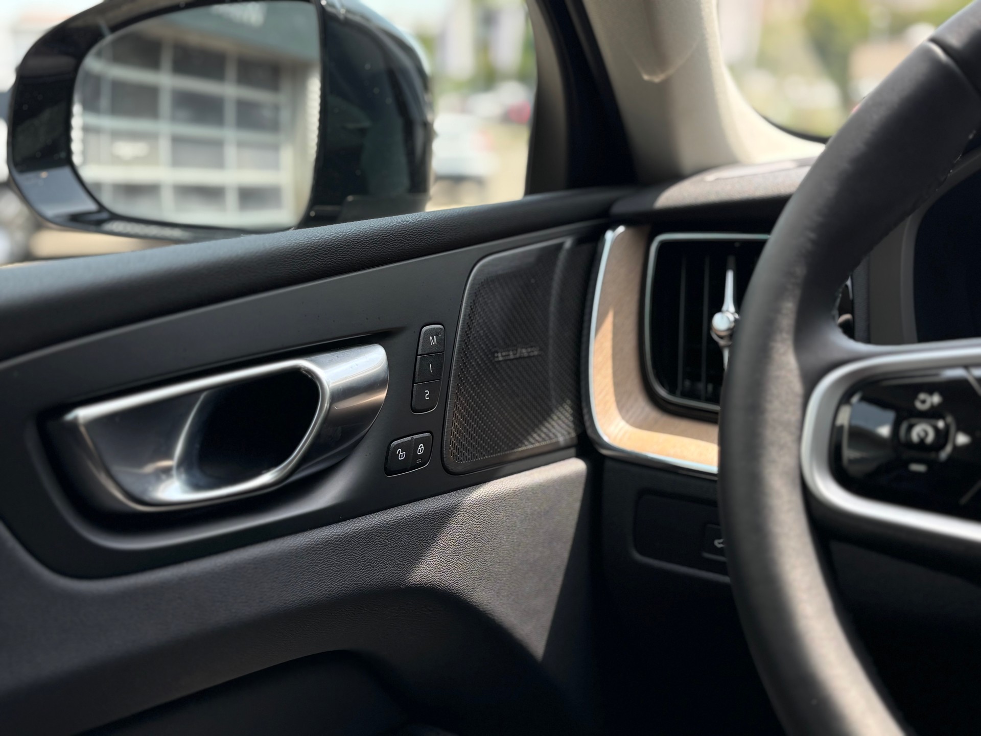 VOLVO XC60 2.0 B5 MH Plus Dark AWD-image-15