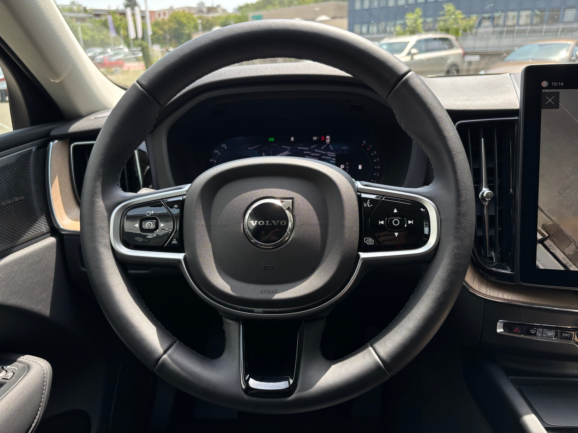 VOLVO XC60 2.0 B5 MH Plus Dark AWD-image-18