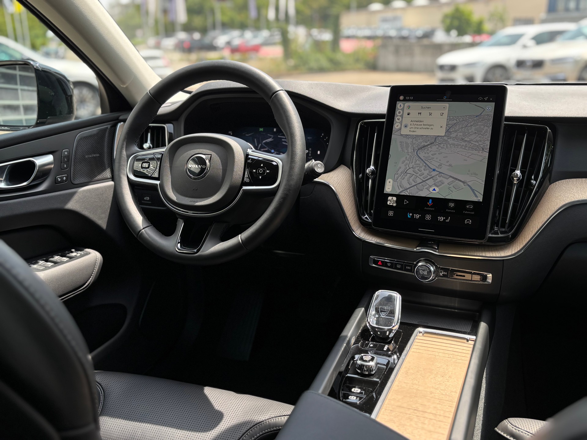VOLVO XC60 2.0 B5 MH Plus Dark AWD-image-13