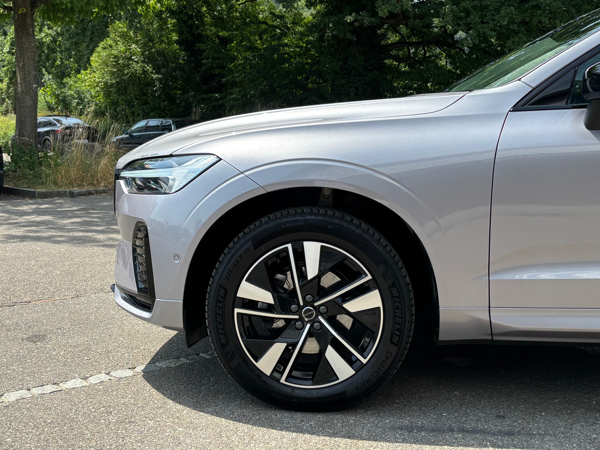 VOLVO XC60 2.0 B5 MH Plus Dark AWD-showroom-element-1