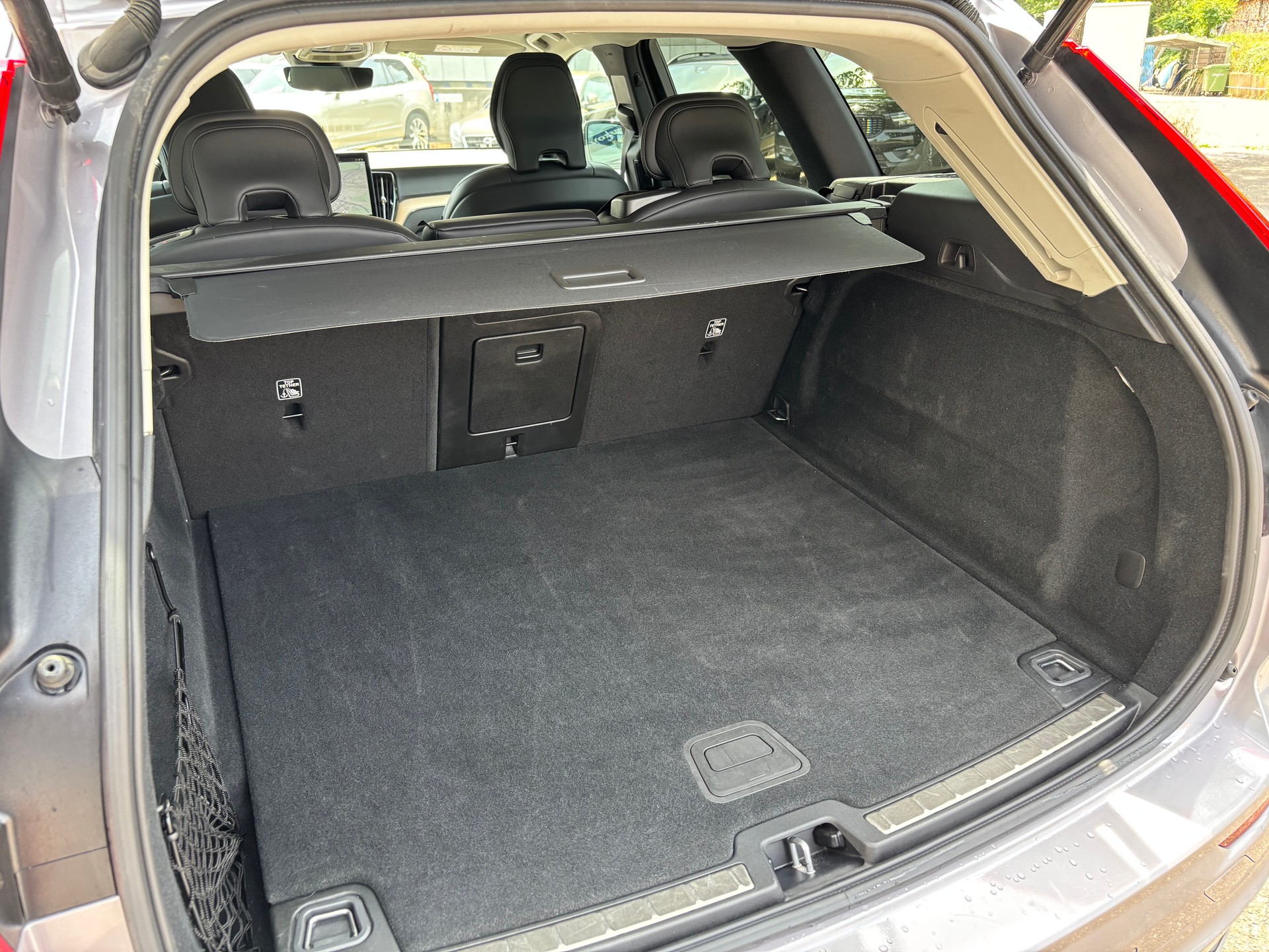 VOLVO XC60 2.0 B5 MH Plus Dark AWD-image-9