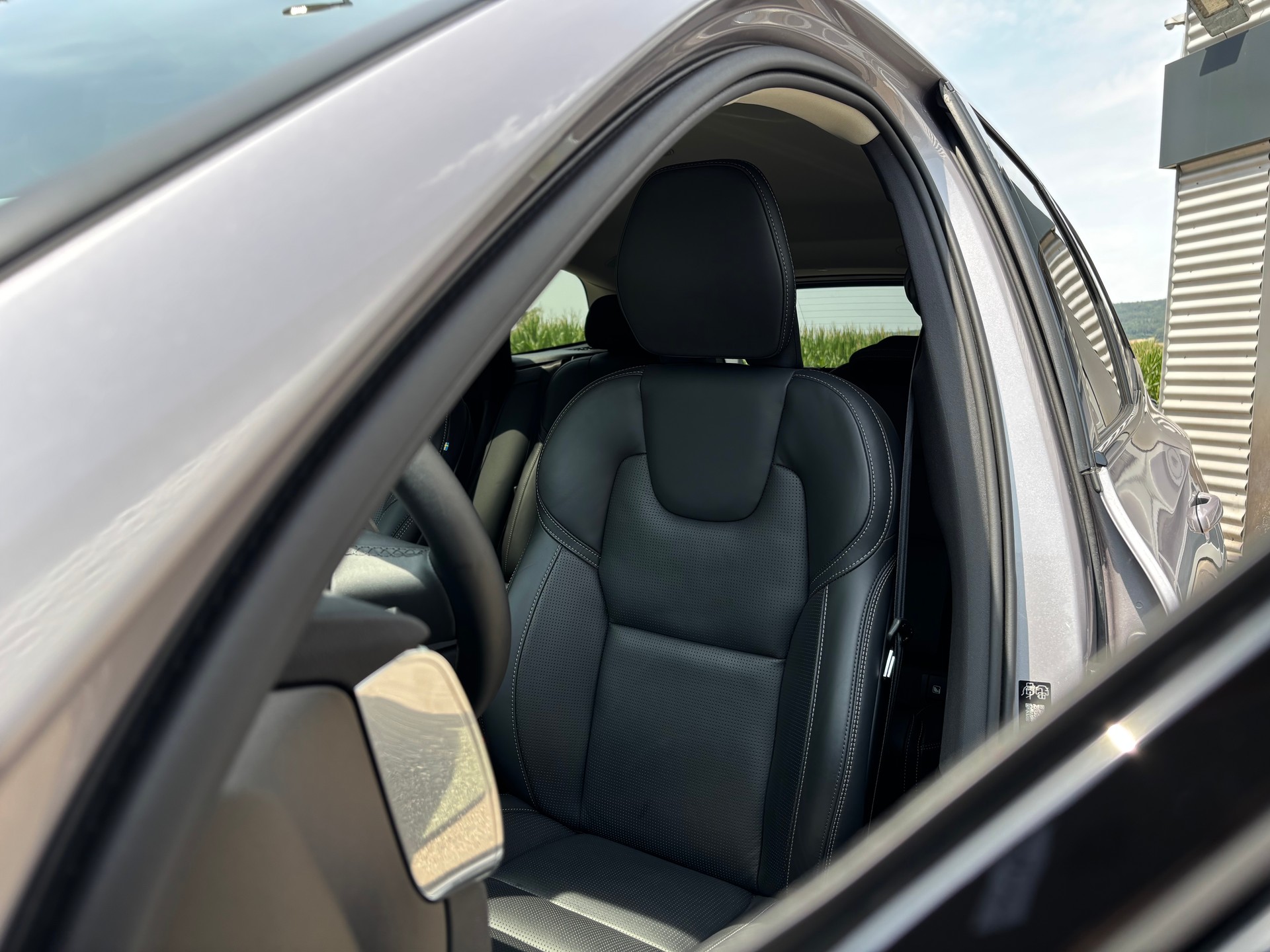 VOLVO XC60 2.0 B5 MH Plus Dark AWD-showroom-element-3