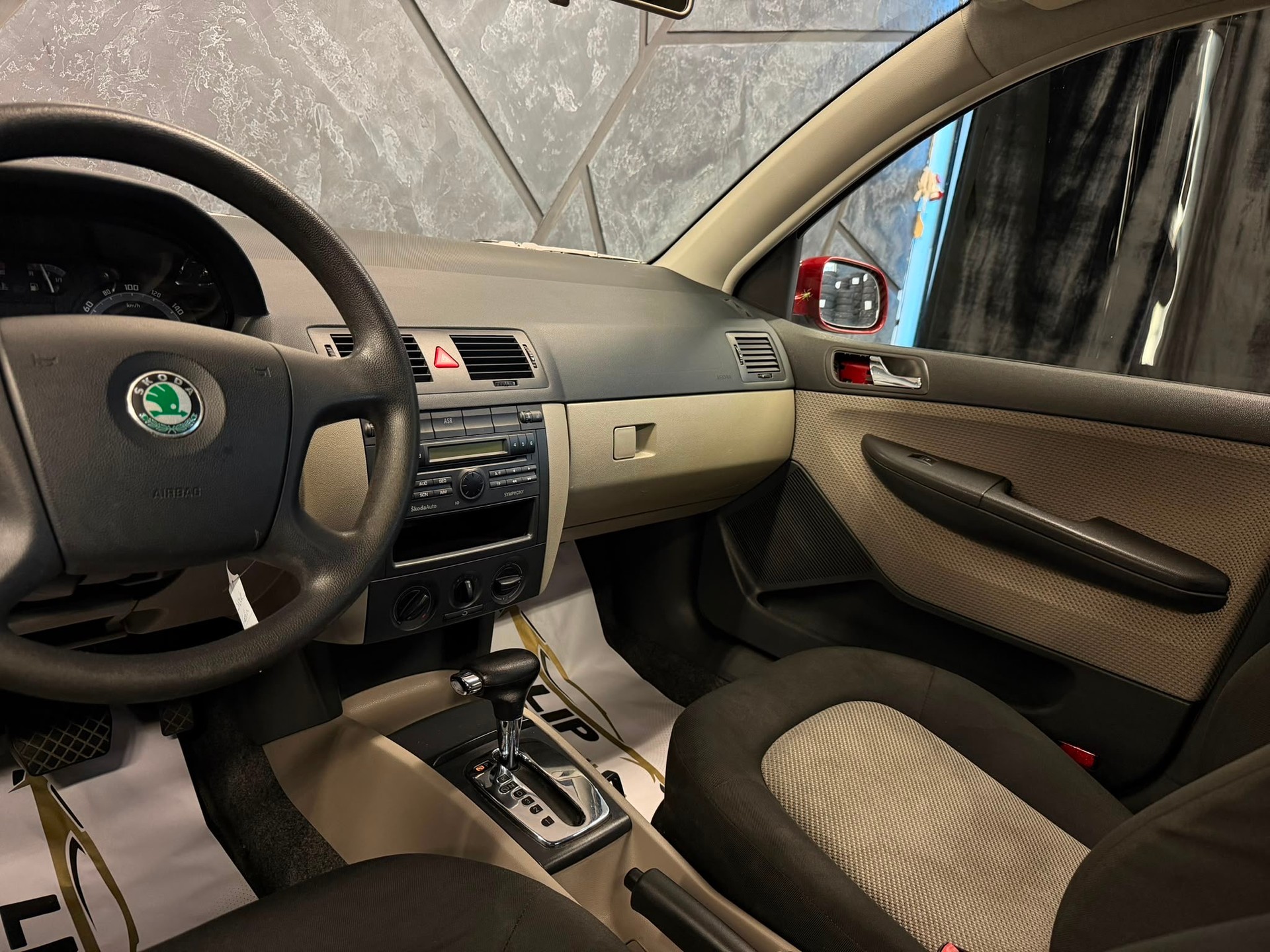 SKODA Fabia 1.4 16V Elegance-image-9