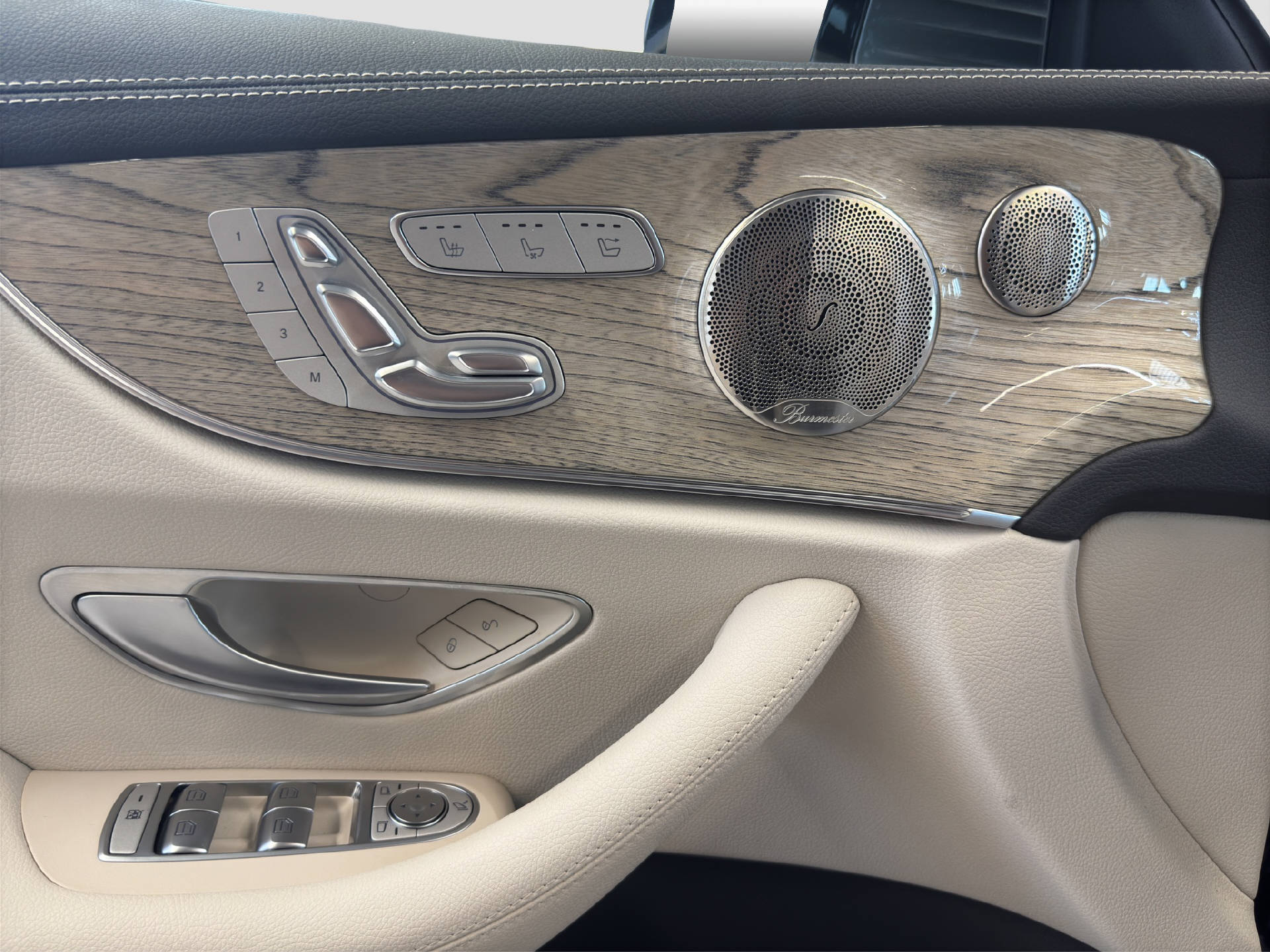 MERCEDES-BENZ E 300 AMG Line Cabriolet-image-12