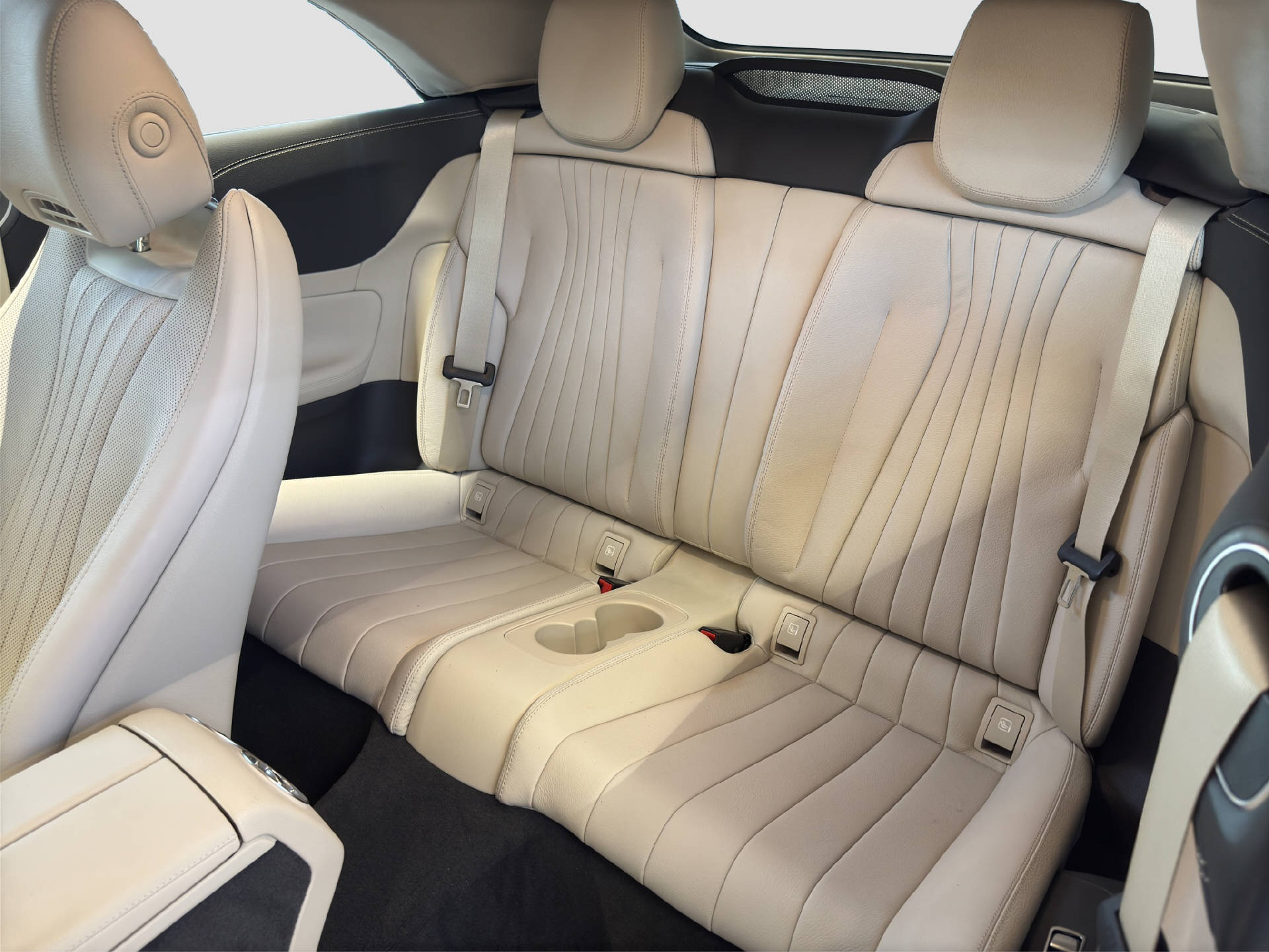 MERCEDES-BENZ E 300 AMG Line Cabriolet-image-13