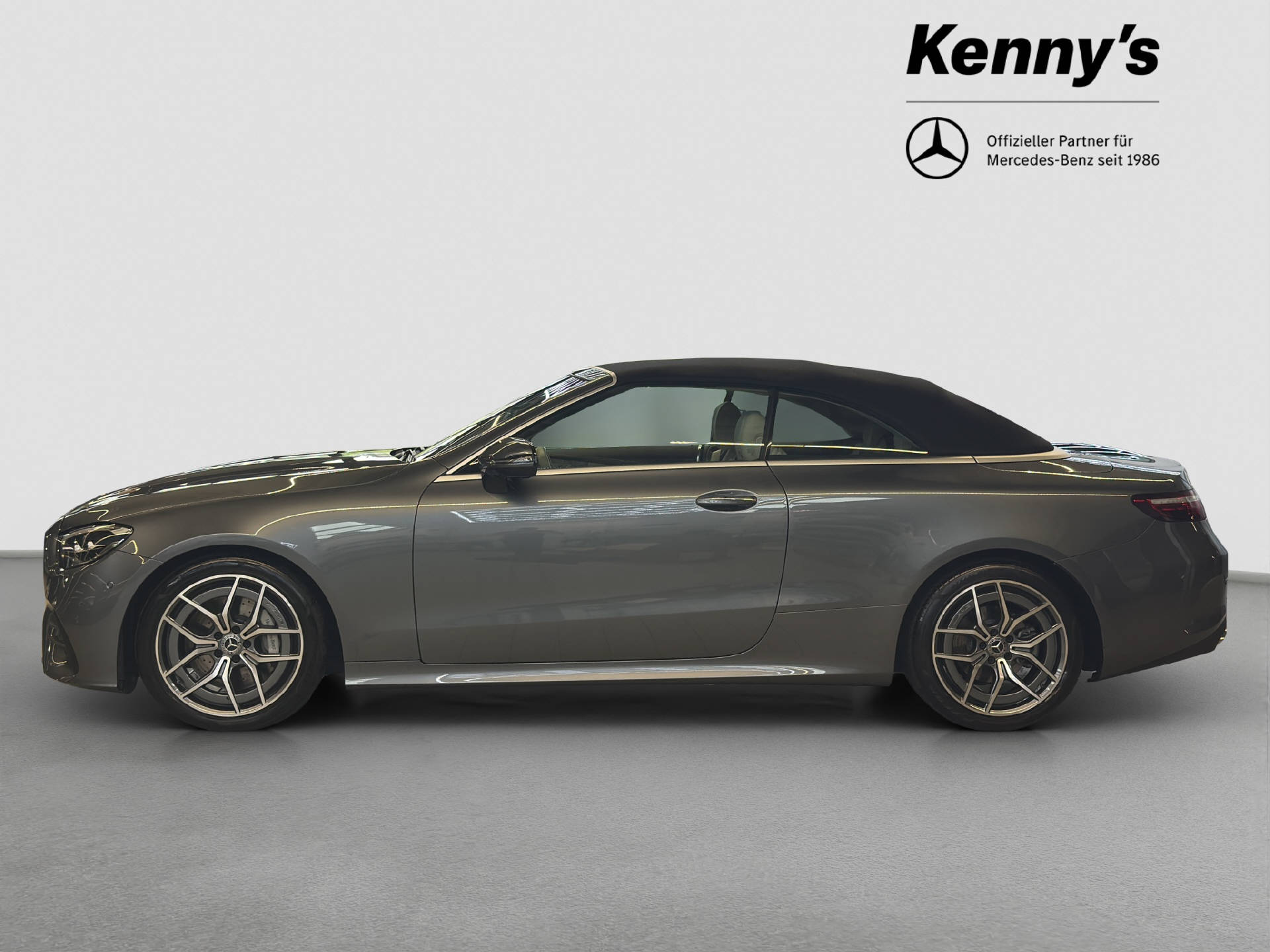 MERCEDES-BENZ E 300 AMG Line Cabriolet-showroom-element-2