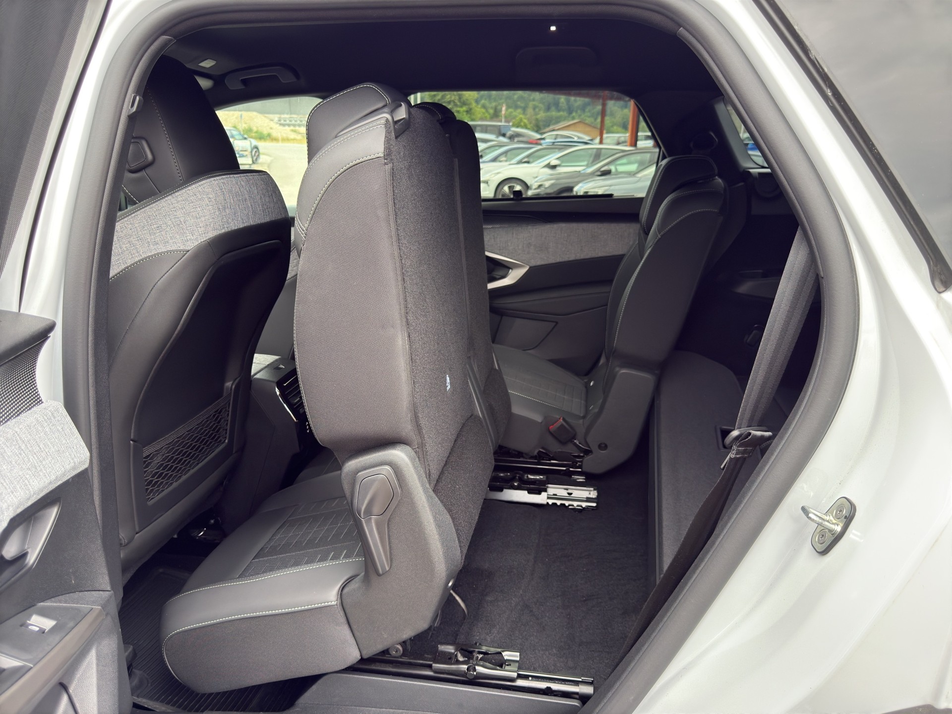 PEUGEOT 5008 1.2 Hybrid e-DCS6 GT 7 Plätzer-image-30