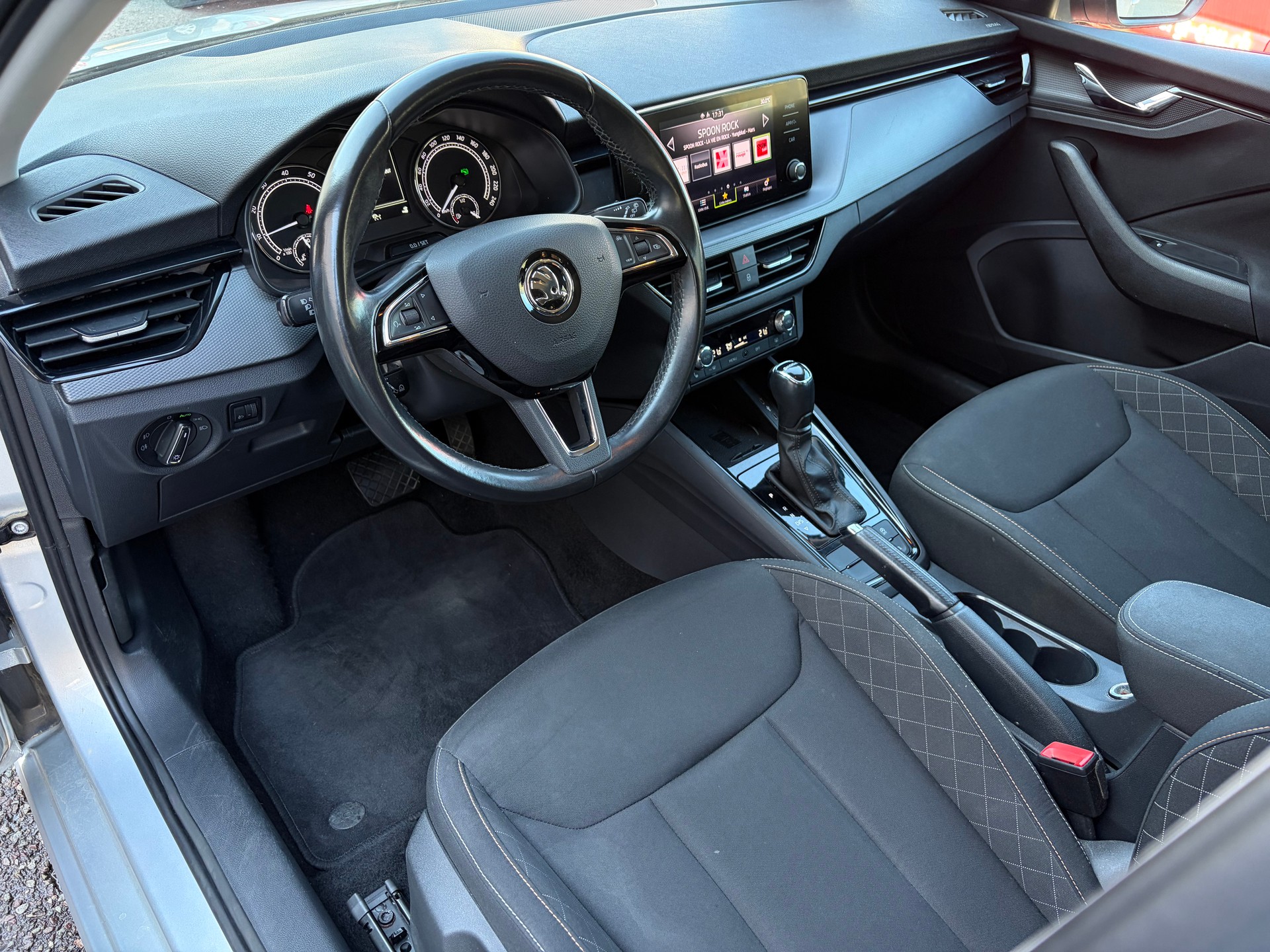 SKODA Scala 1.0 TSI Ambition-image-9