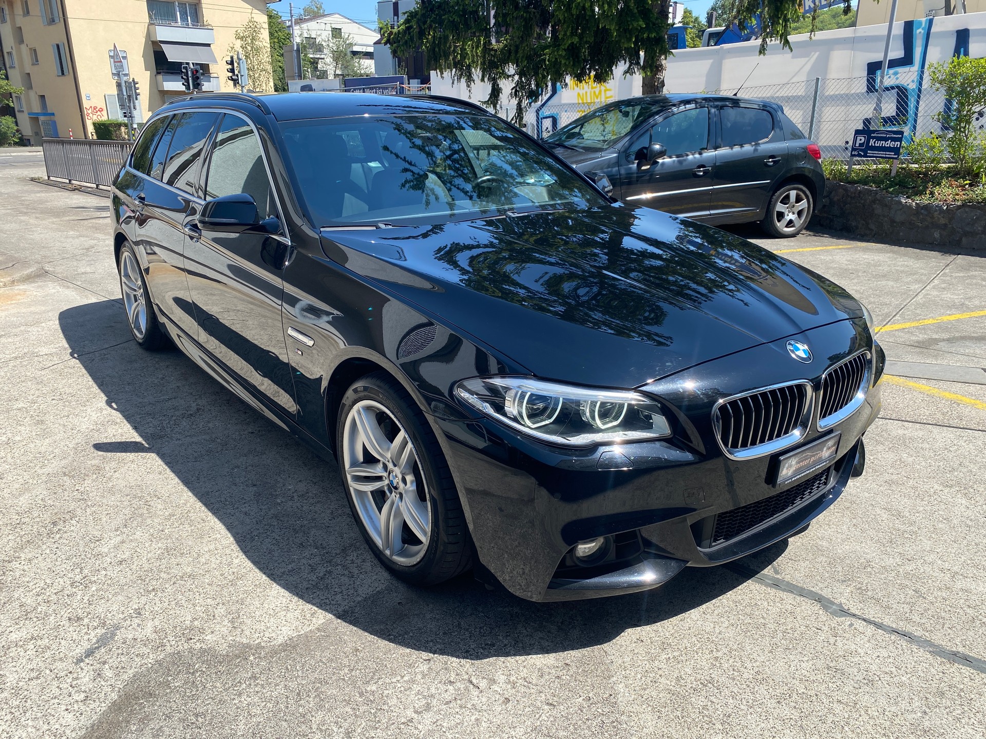 BMW 535i Touring xDrive Steptronic-showroom-element-3