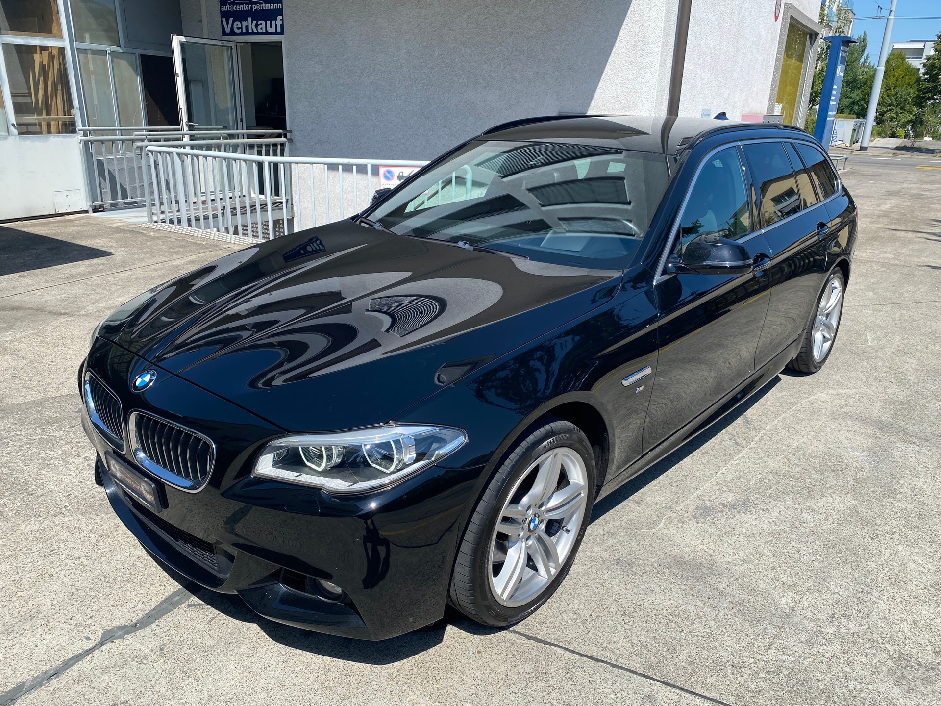 BMW 535i Touring xDrive Steptronic-showroom-element-2