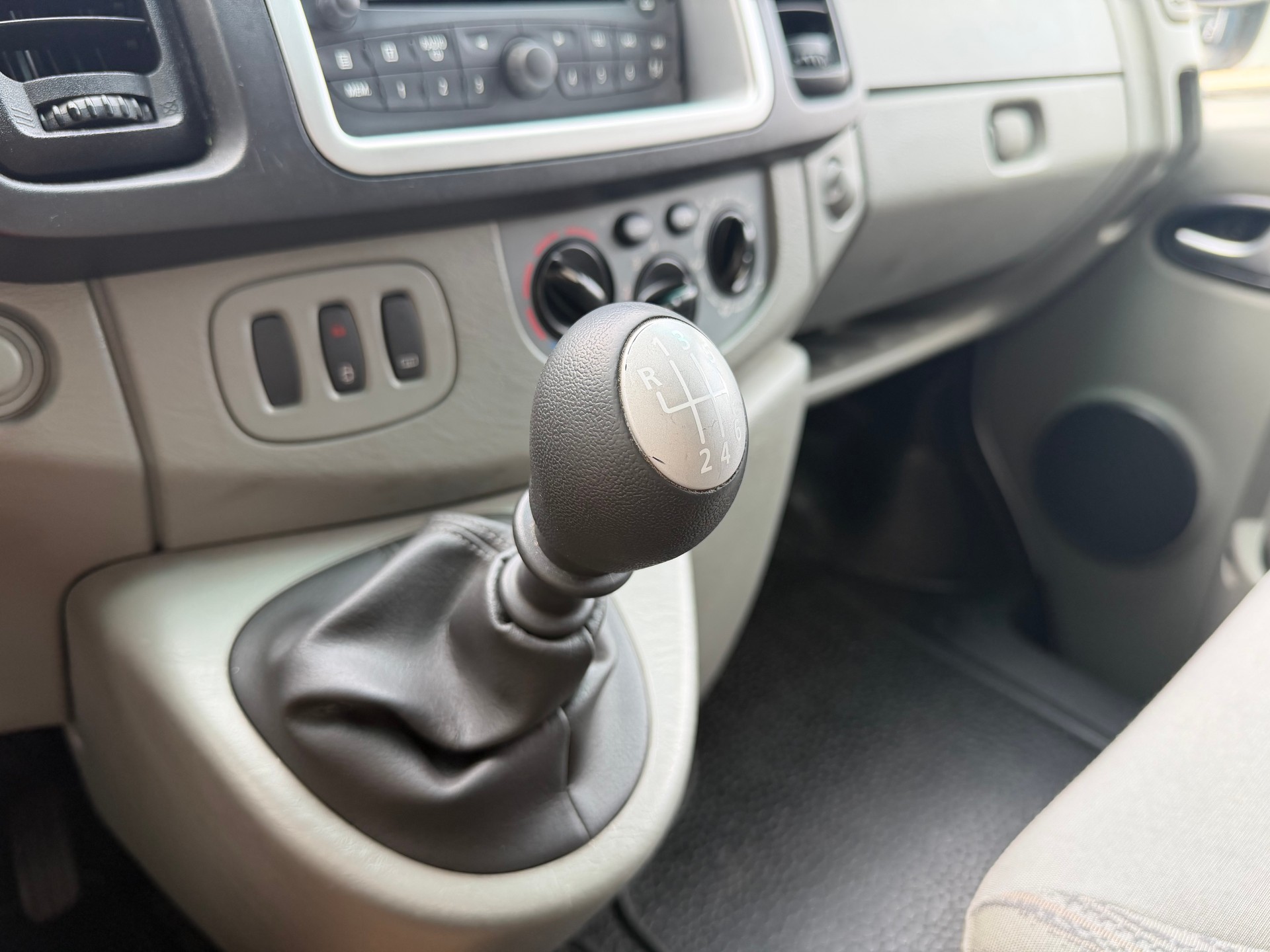 NISSAN Primastar 2.0dCi 115 L2H1 Premium 2.9t “9-Sitzer“-image-25