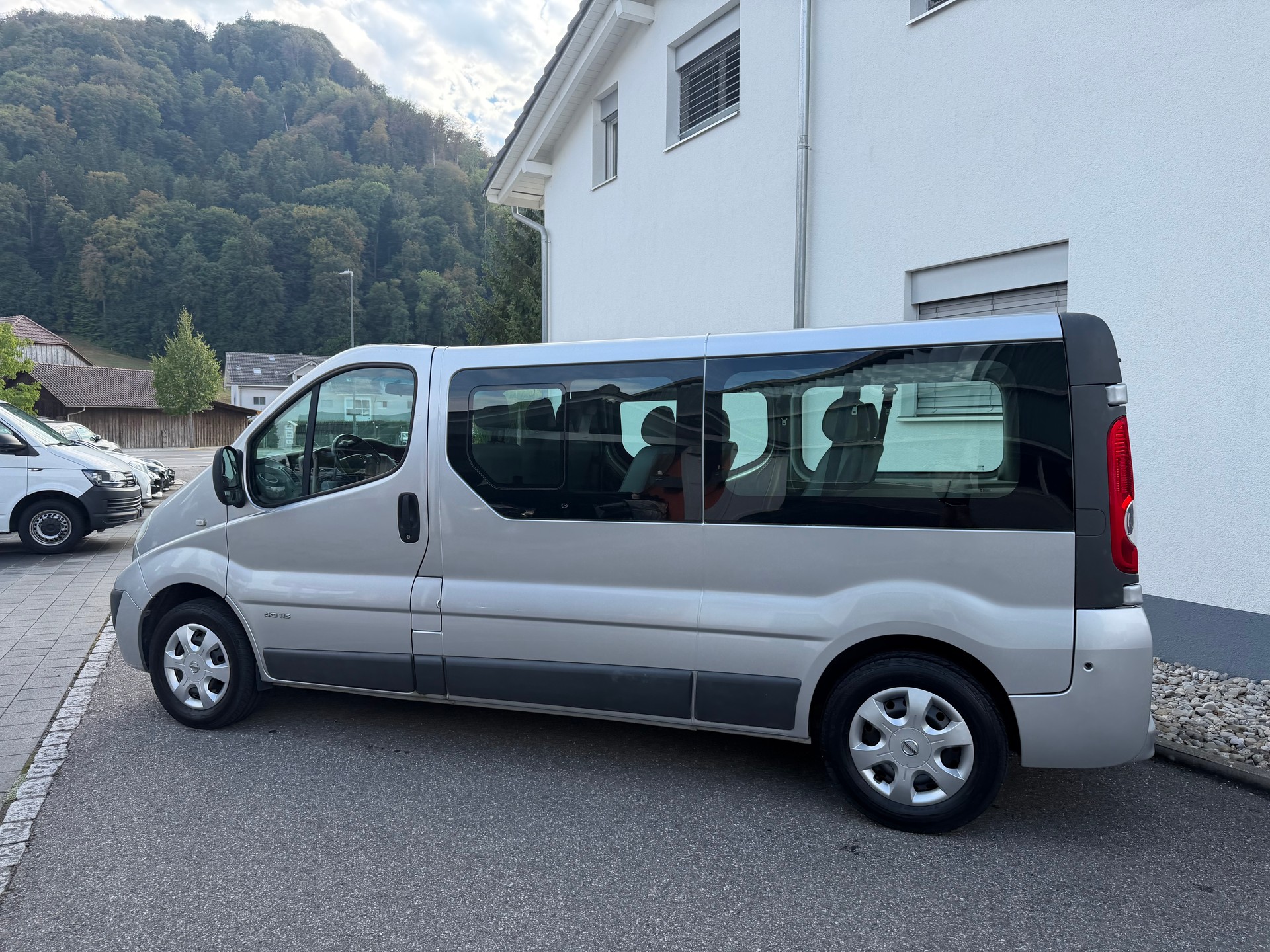 NISSAN Primastar 2.0dCi 115 L2H1 Premium 2.9t “9-Sitzer“-image-12