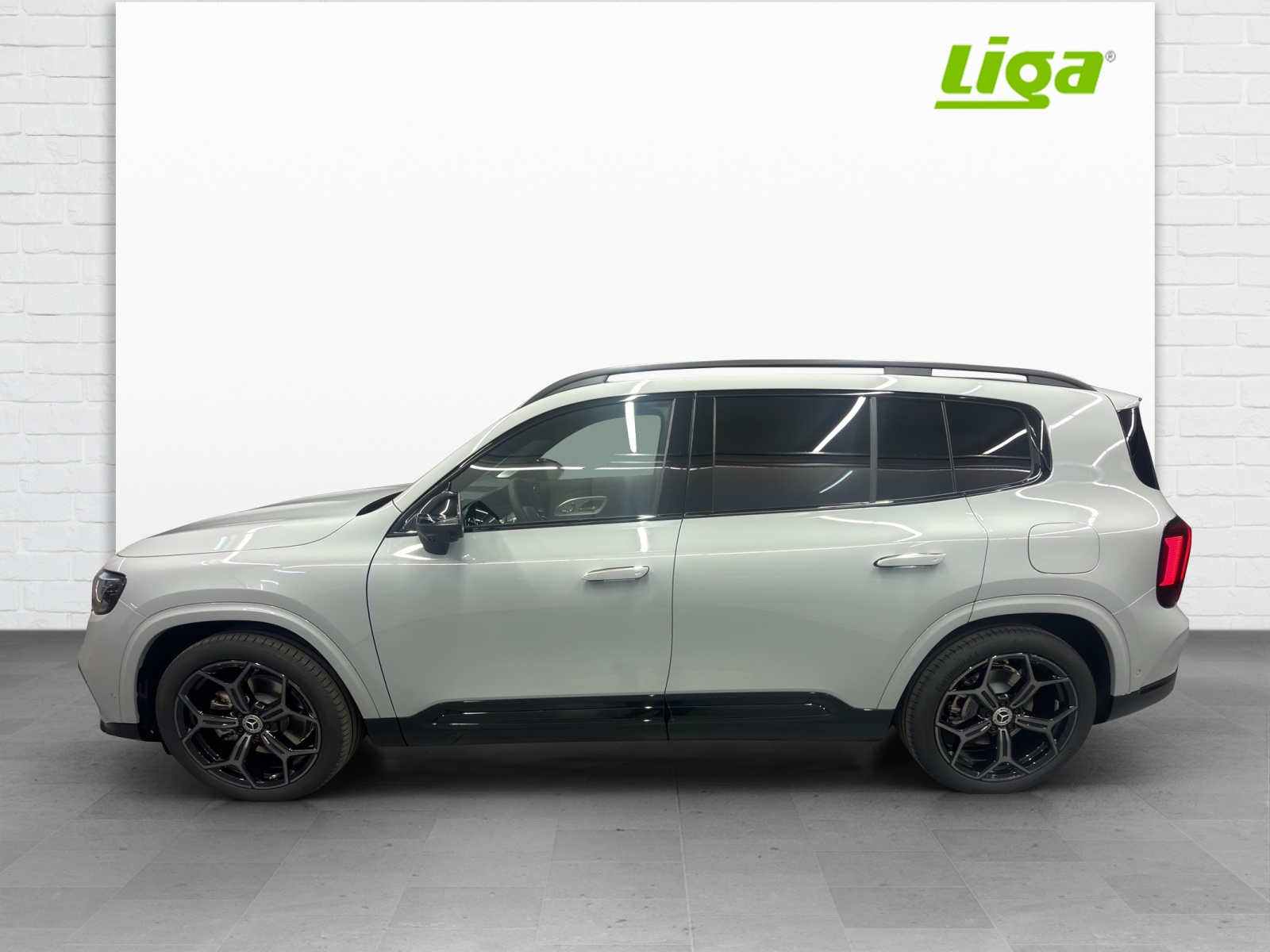 MERCEDES-BENZ GLB 220 AMG Line 4Matic-showroom-element-2